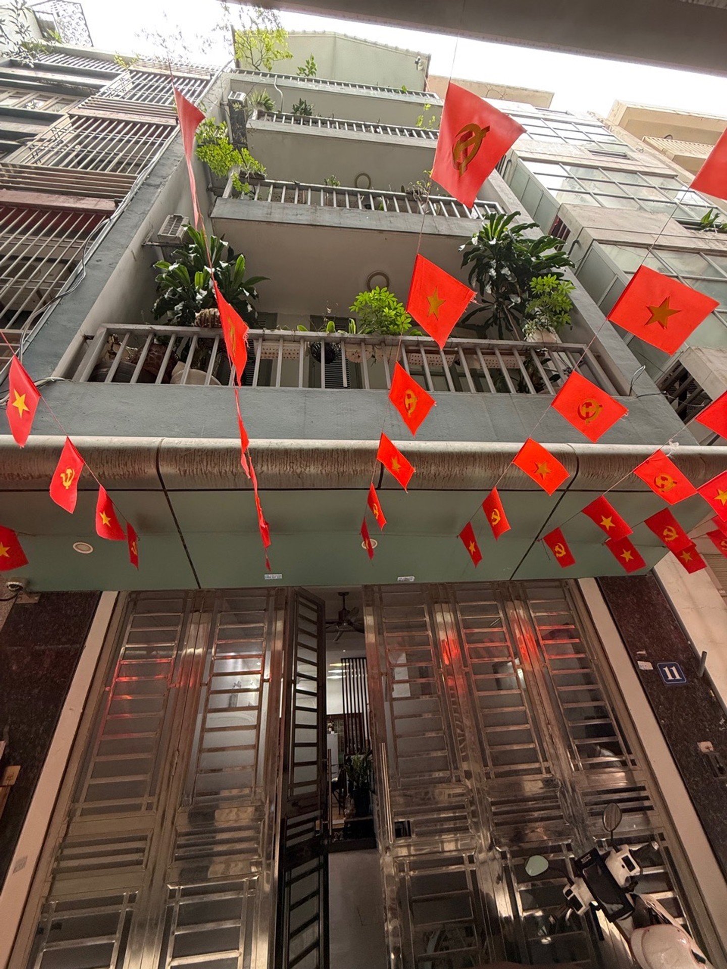 Bán nhà Lê Trọng Tấn , 65m hai mặt ngõ oto