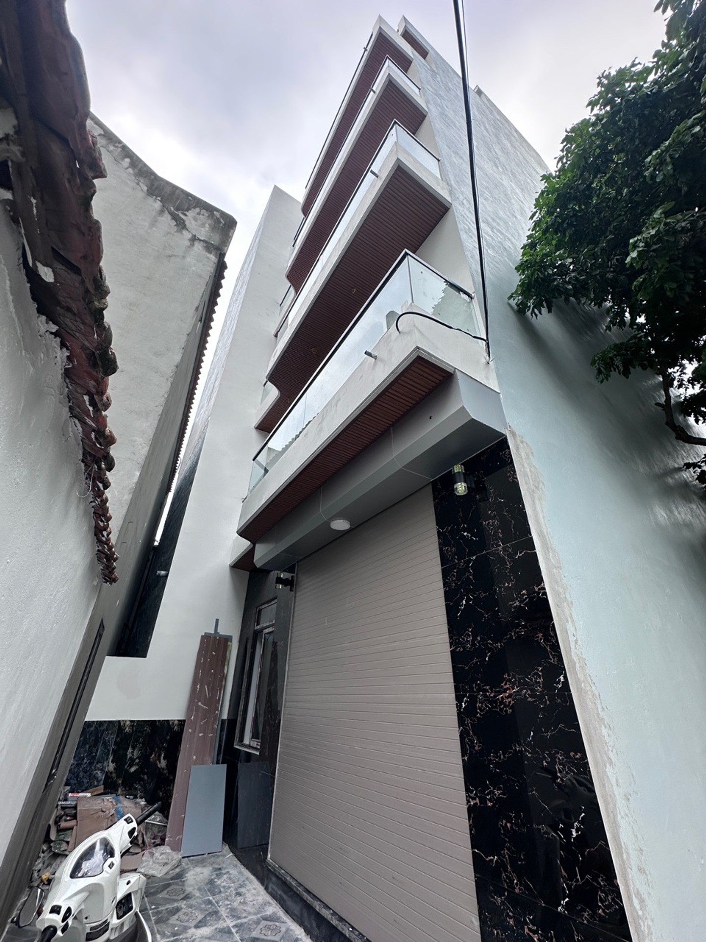 NHÀ XÂY MỚI- 6 TẦNG THANG MÁY- THIẾT KẾ THÔNG SÀN- VÀI BƯỚC RA ĐƯỜNG Ô TÔ TRÁNH-