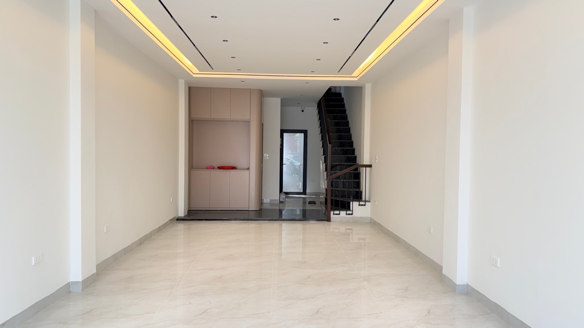Bán gấp nhà mới 7 tầng gara thang máy Tư Đình, Long Biên.