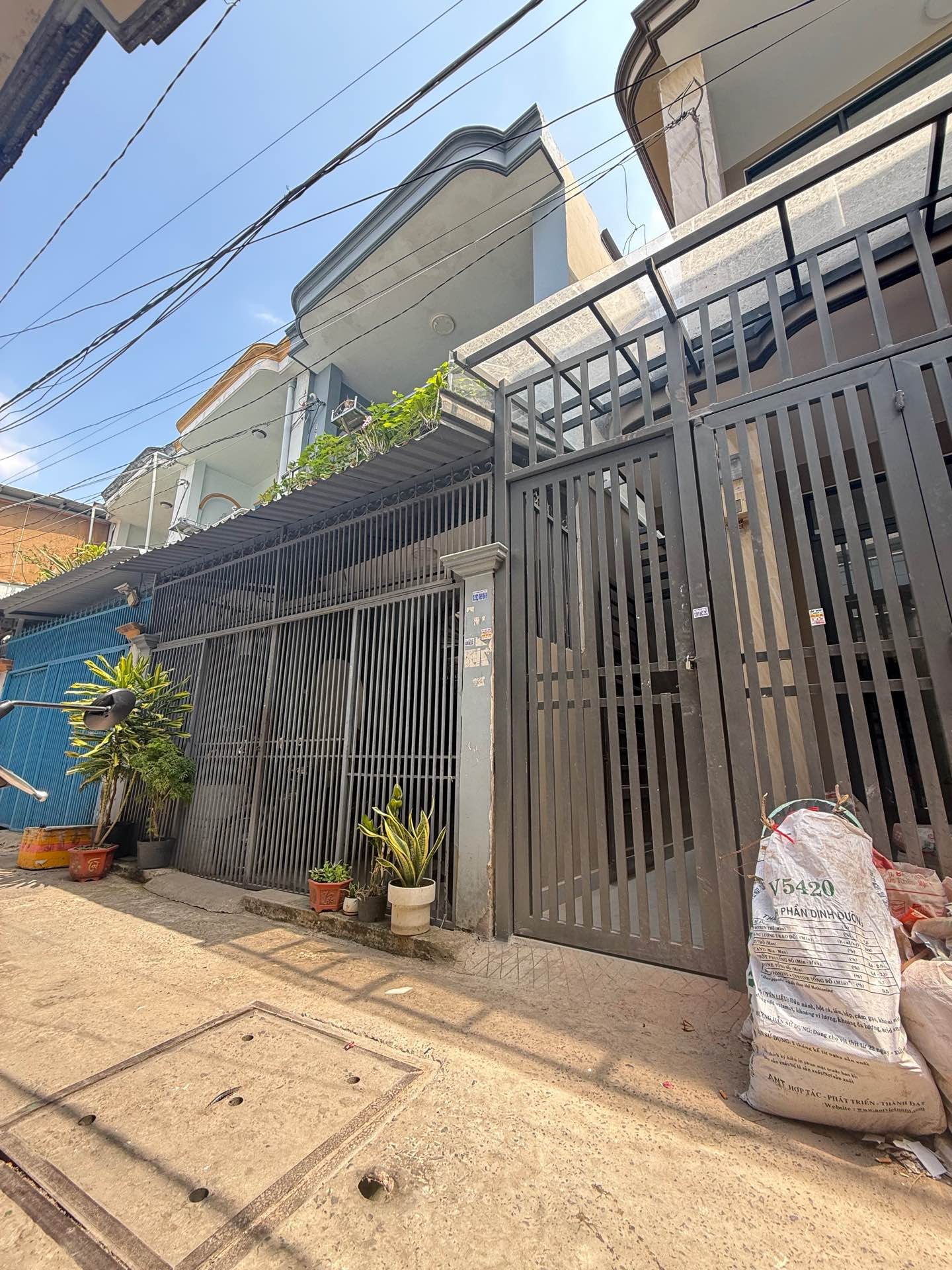 Bán nhà 2 tầng gần công viên An Sương, Quận 12, 65m2, 3 phòng ngủ
