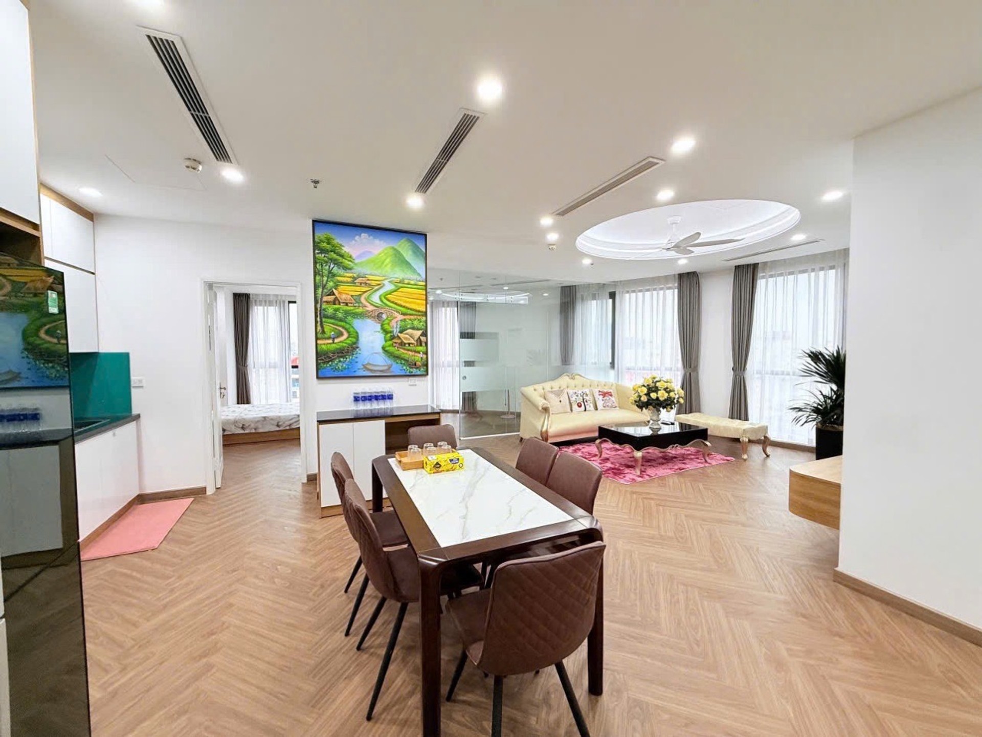 Căn hộ Royal City lô góc 2 mặt thoáng full nội thất siêu hiếm