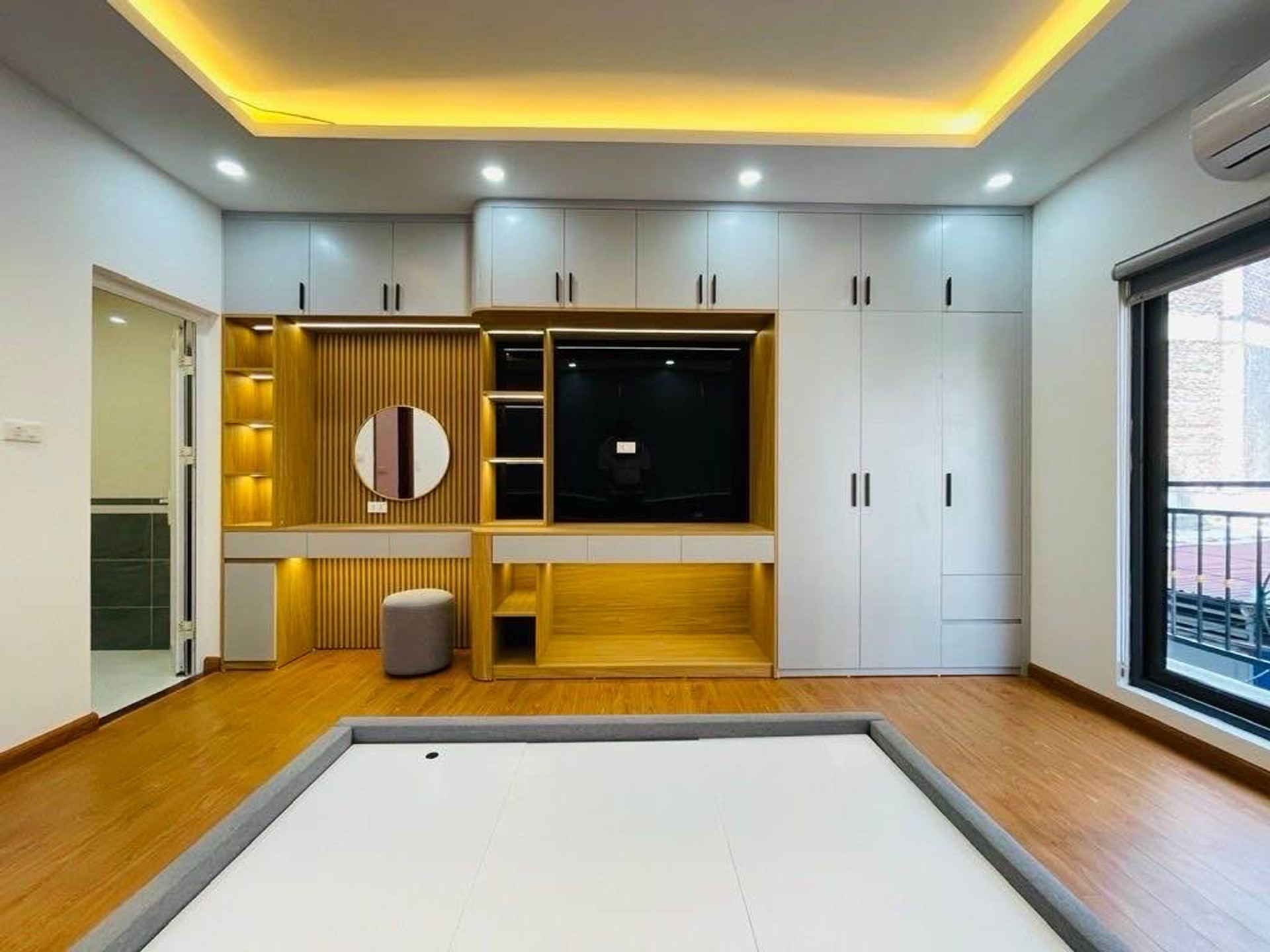 Bán nhà riêng 5 tầng tại Tây Tựu, lô góc, gần phố Full nội thất