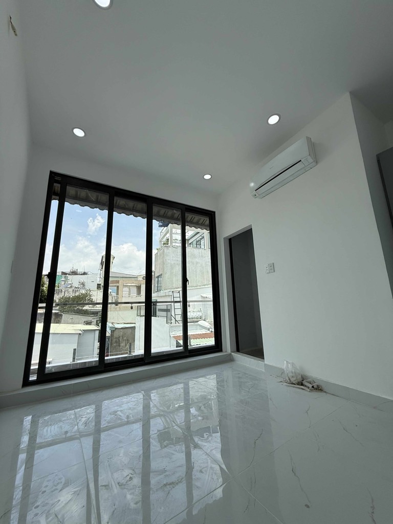Bán nhà mặt phố 3 tầng vị trí đắc địa tại Tú Mỡ