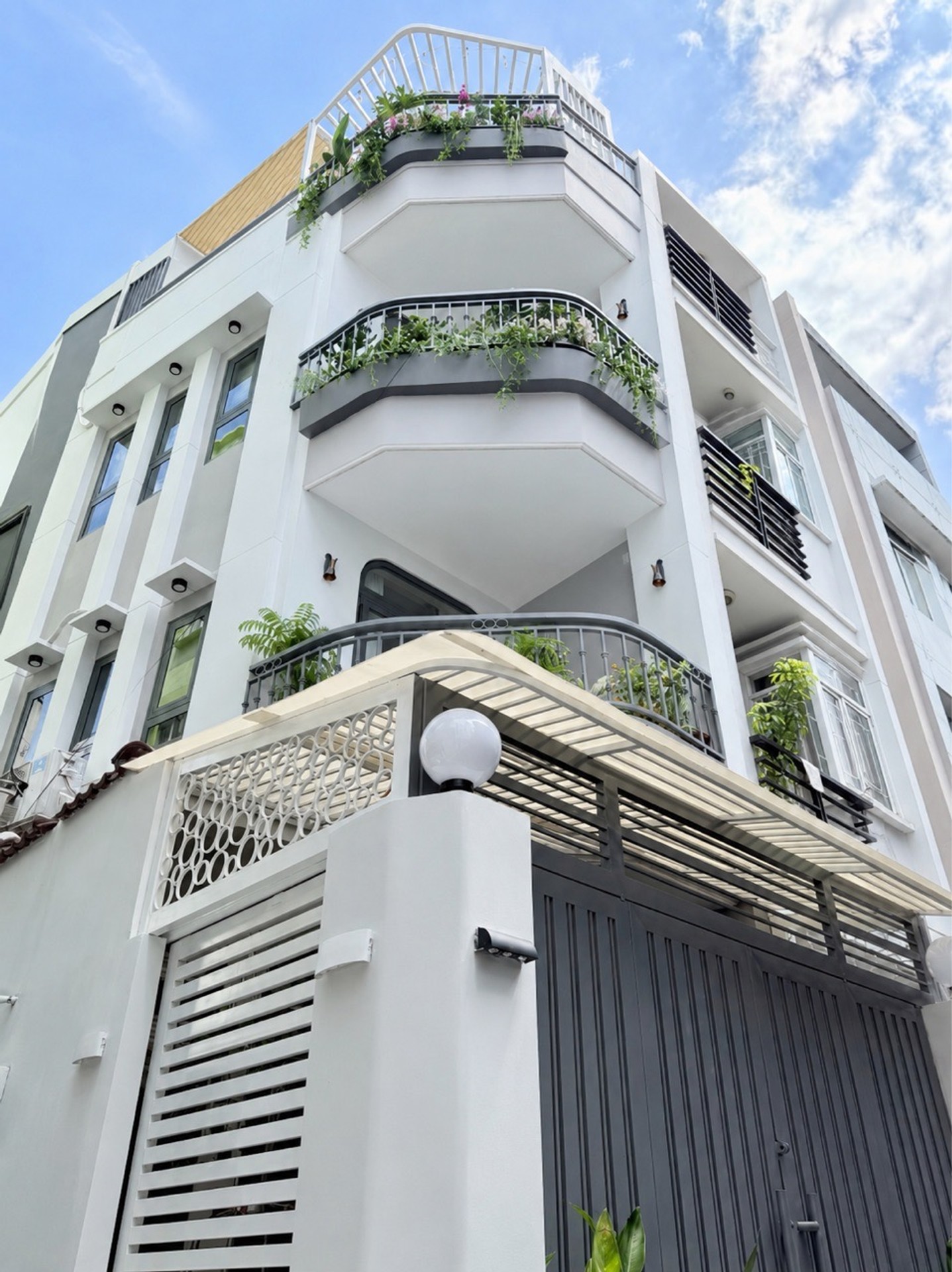Nhà 4 tầng 5PN 4WC gần Cô Giang, Phú Nhuận giá 9.55 tỷ