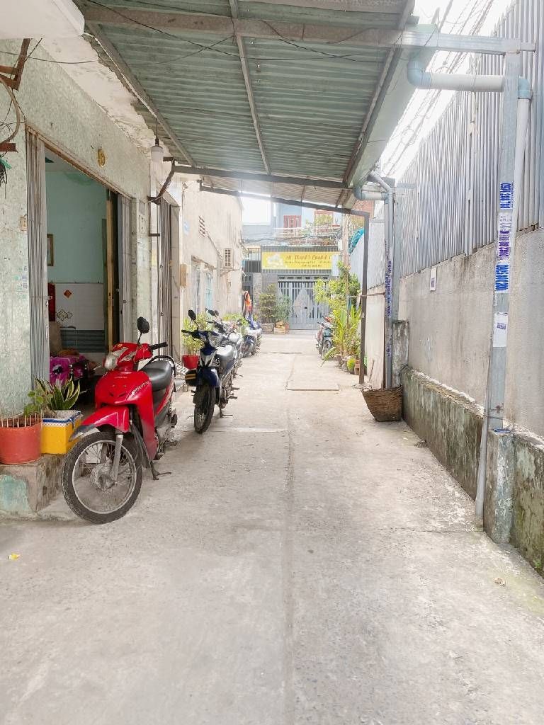 Bán đất 100m² tại Bình Trị Đông, Bình Tân, hẻm xe hơi tiện lợi