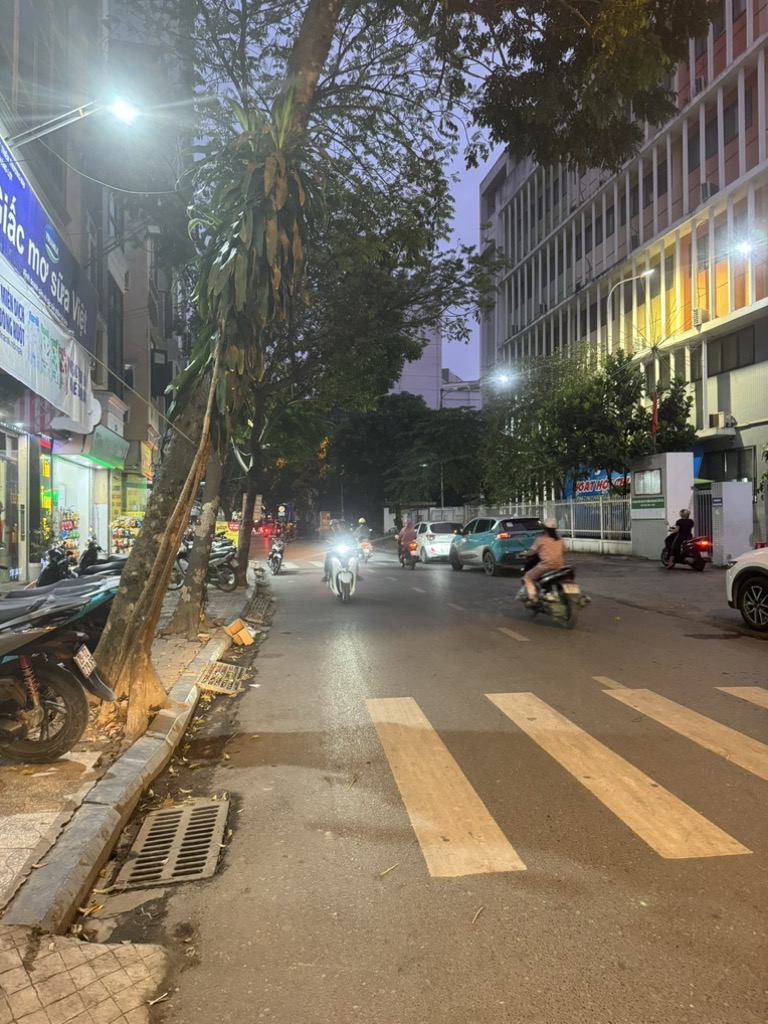 Lê Lợi , nhà 5 tầng trung tâm Hà Đông, sổ đỏ chính chủ, giá hợp lý