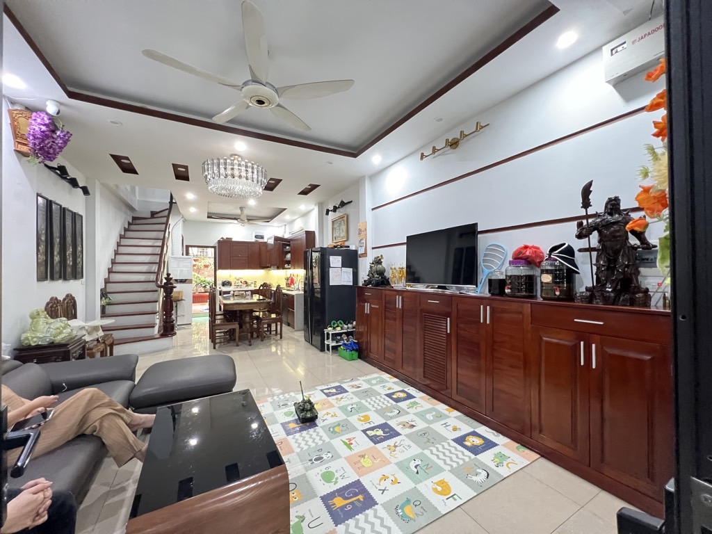 Nhà đẹp 5 tầng Hoàng Văn Thái trung tâm Thanh Xuân, tặng vàng công chứng