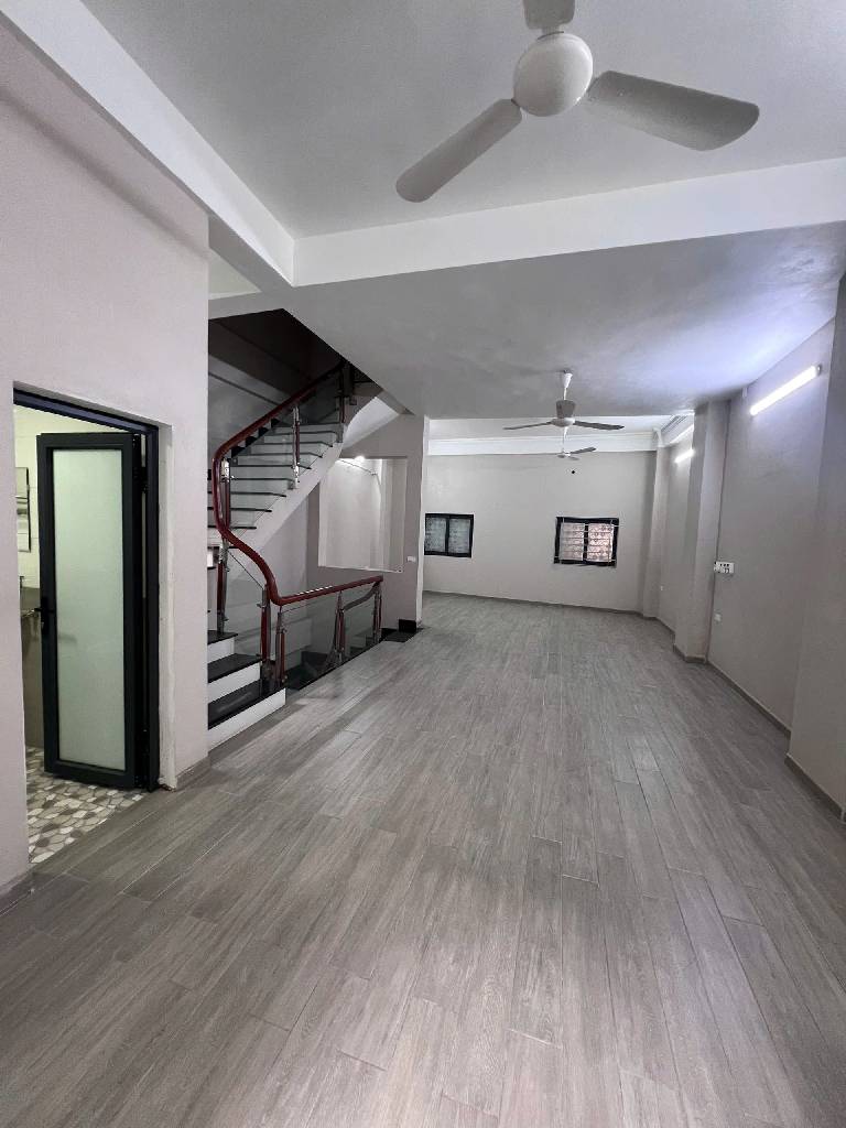 Bán nhà 4 tầng diện tích 55m2 mặt tiền rộng tại Tây Hồ