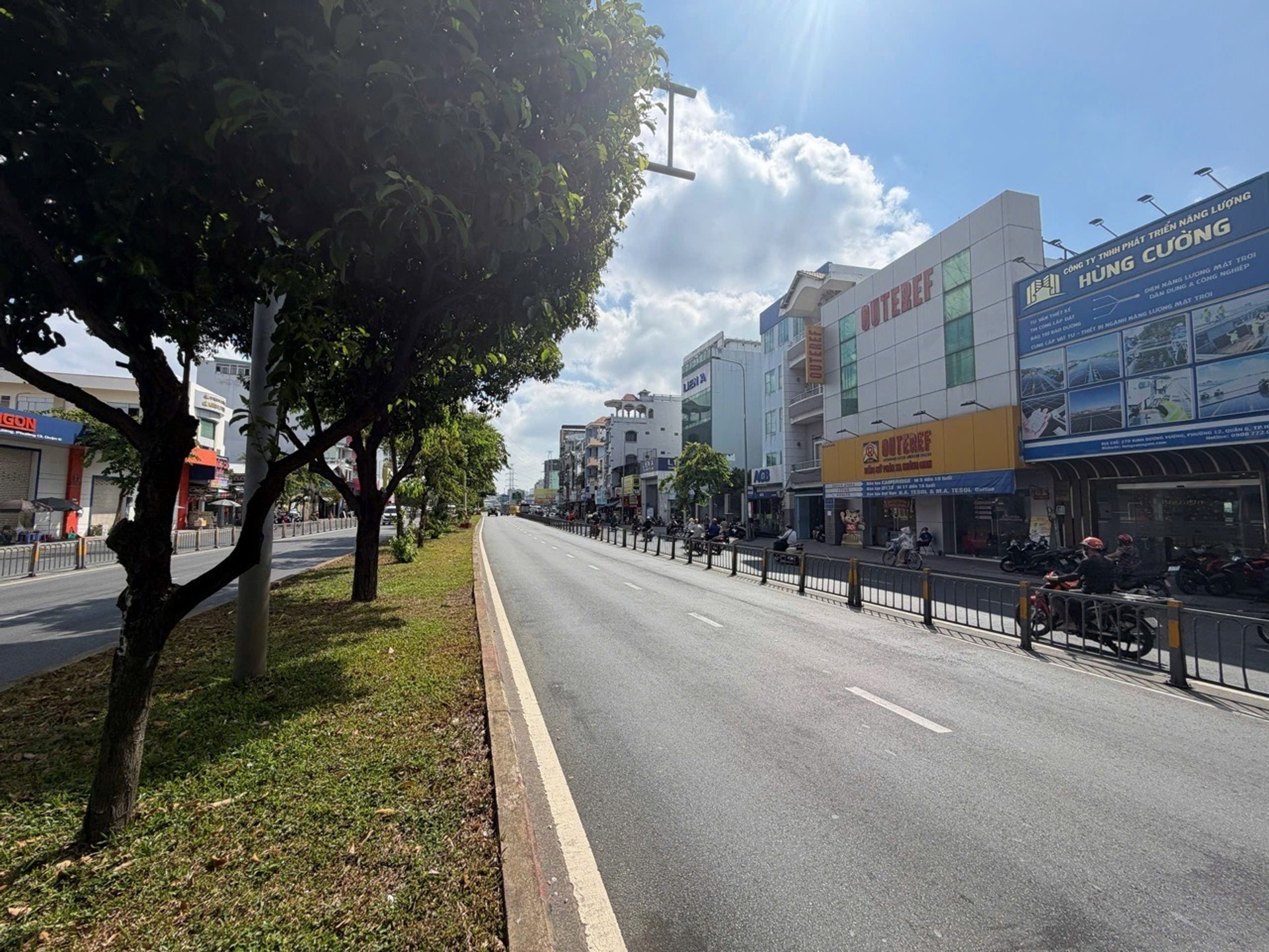 Nhà MT góc siêu rộng, mua nhanh giá ngon tại Kinh Dương Vương