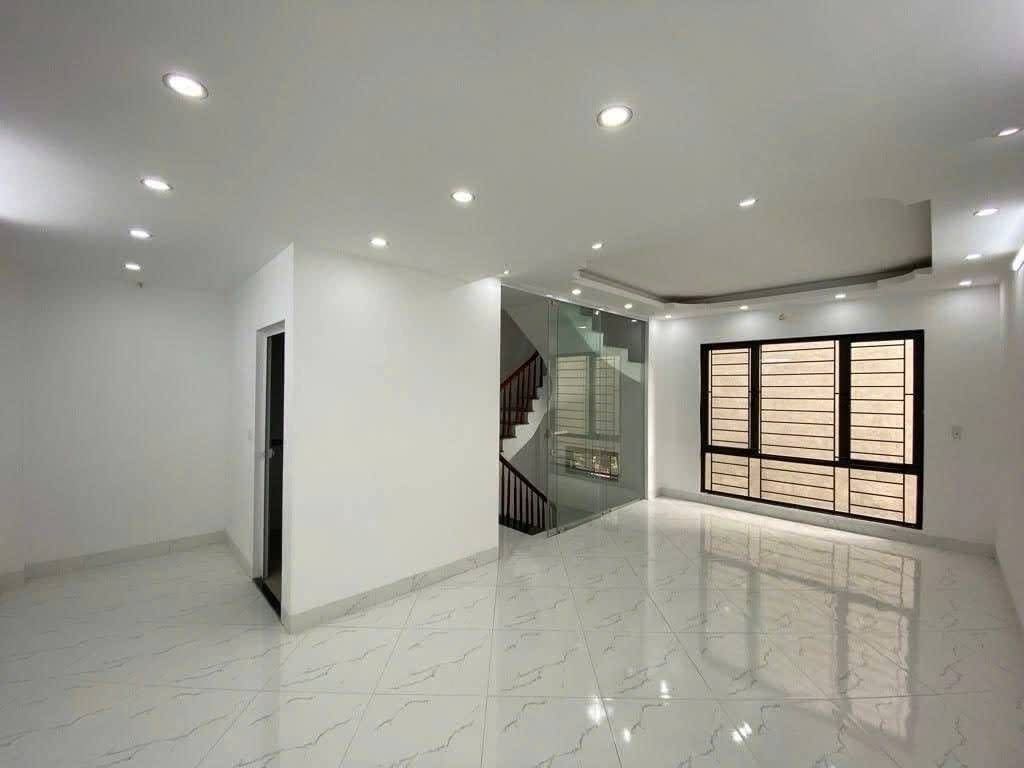 Nhà 5 Tầng Mới Xây, Phan Đình Giót - Tiện Ích Tận Hưởng