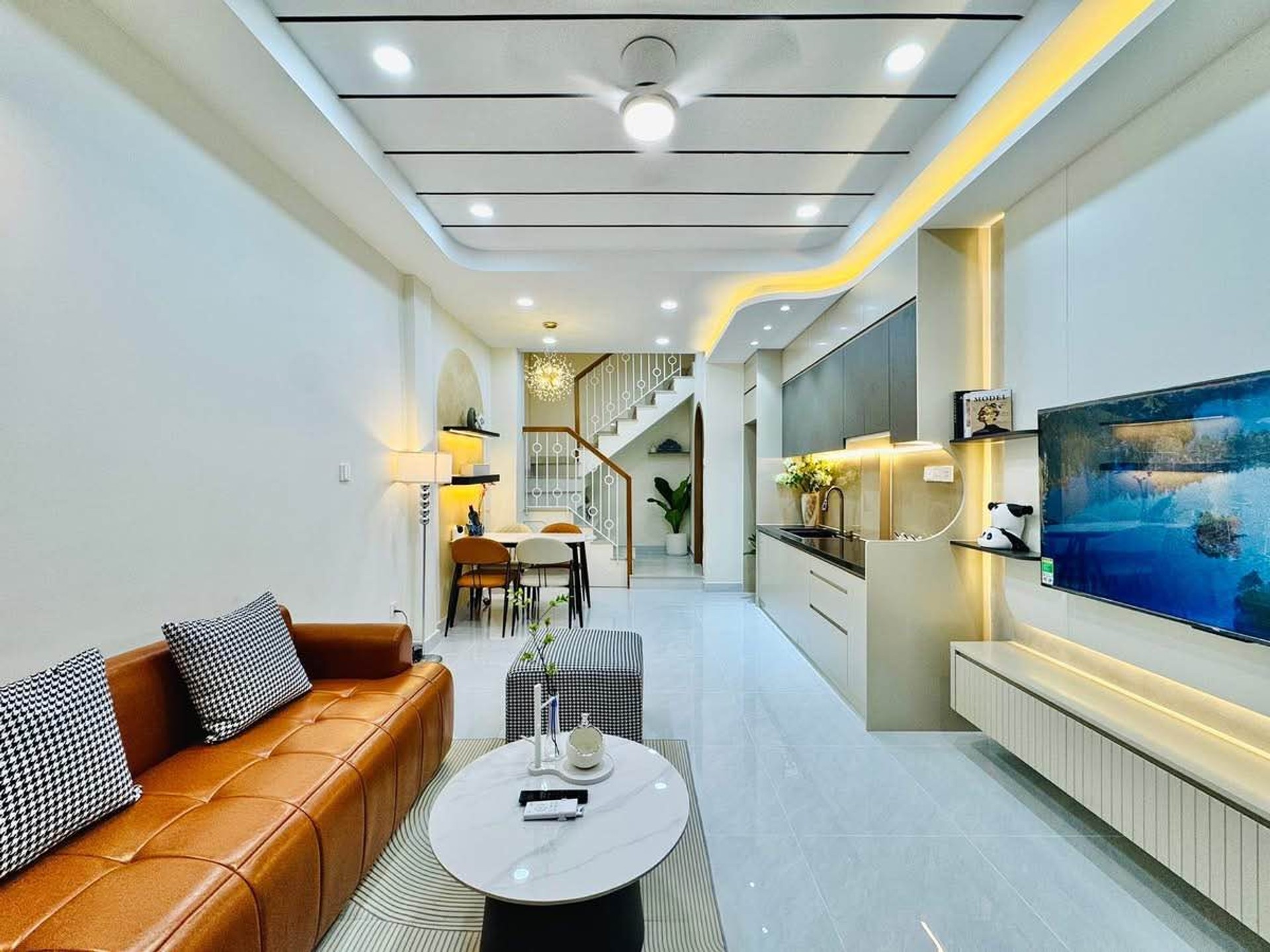 Nhà 3 tầng, 3 phòng ngủ, full nội thất tại Bạch Đằng giảm 400 triệu