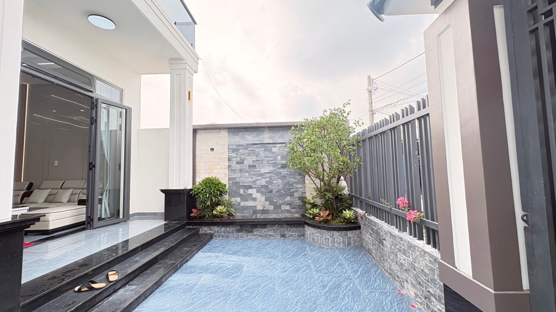 Bán nhà 2 tầng 4 phòng ngủ tại Đông Thạnh, Hóc Môn giá 7.5 tỷ