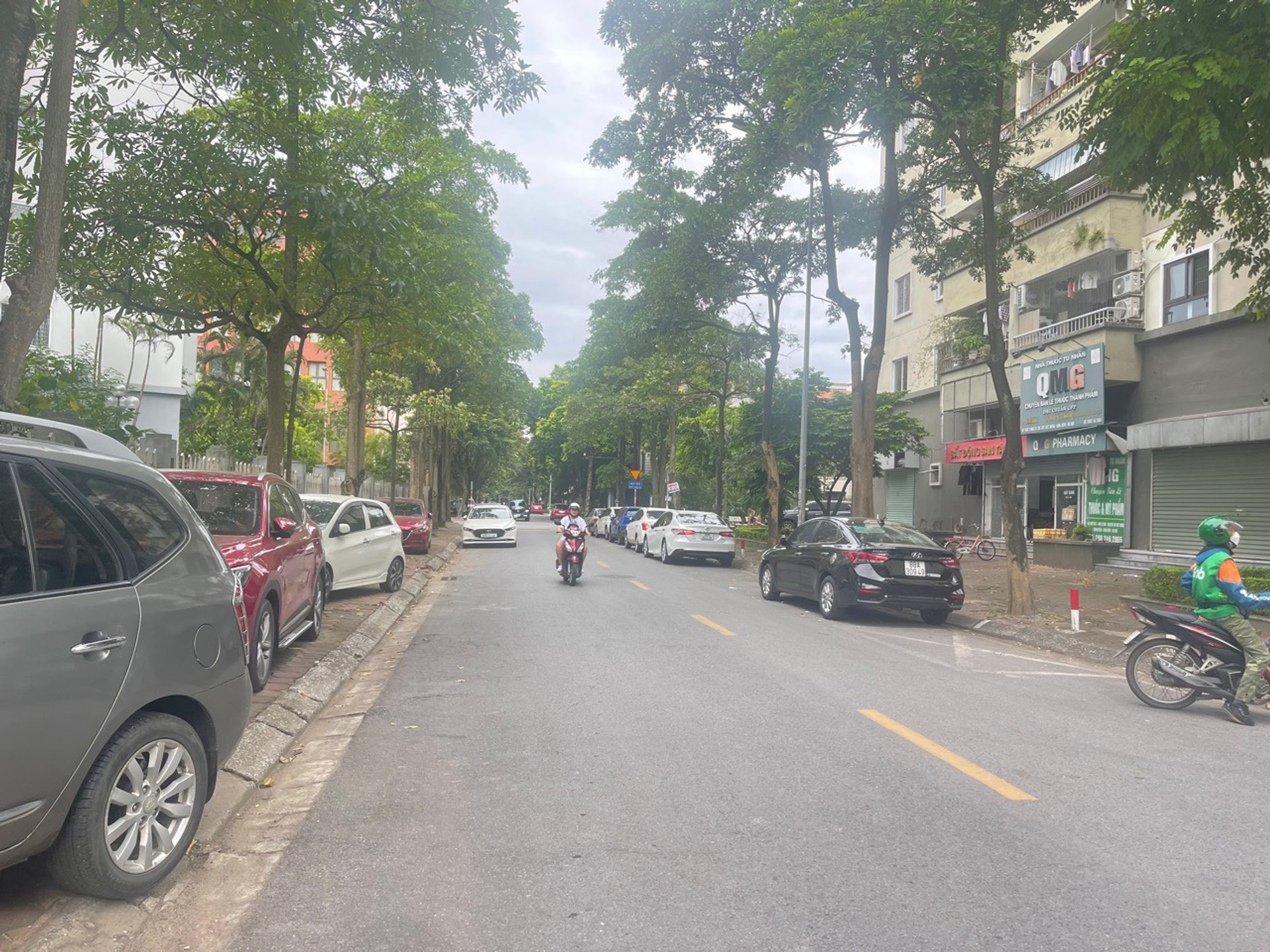 Căn hộ chung cư lô góc tại trung tâm Việt Hưng- Long Biên. Ngay chợ và công viên. Ô tô để ngày đêm