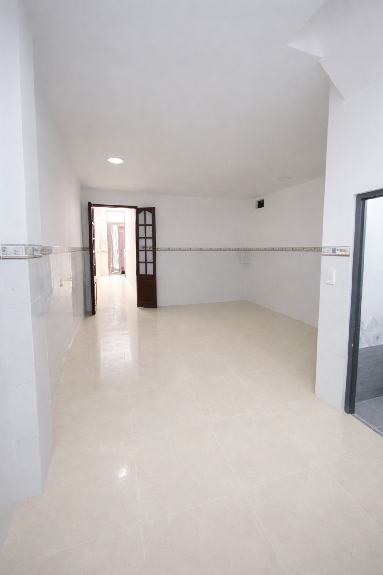 Bán tòa CHDV 2 mặt tiền gần sân bay Tân Sơn Nhất, 20 phòng