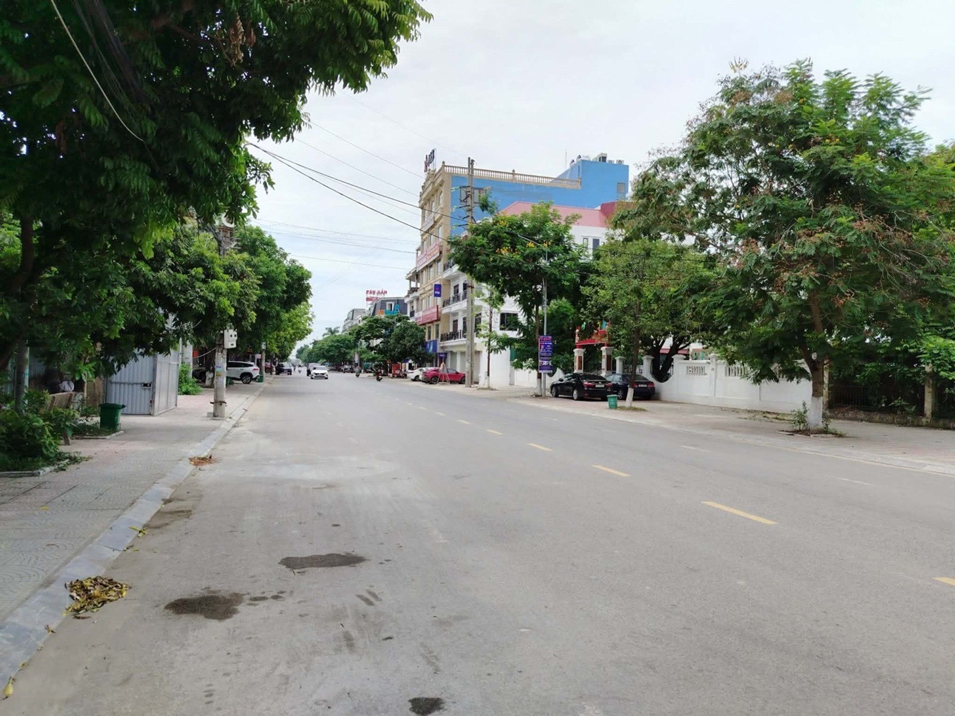Bán nhà mặt phố