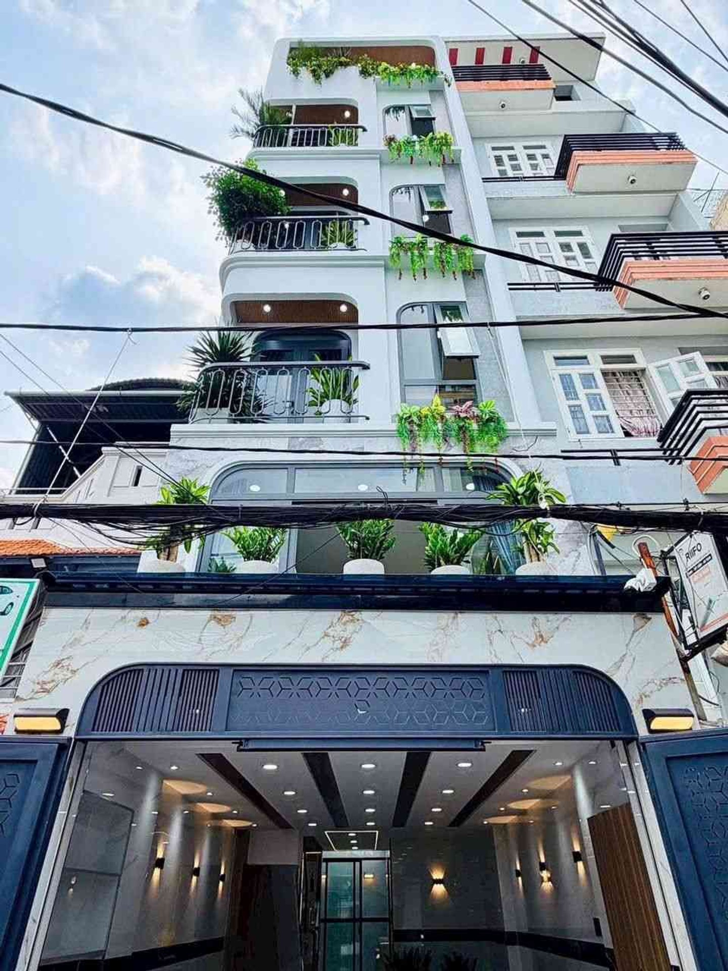Nhà 6 tầng có thang máy tại quận Gò Vấp, giá 13.9 tỷ đồng