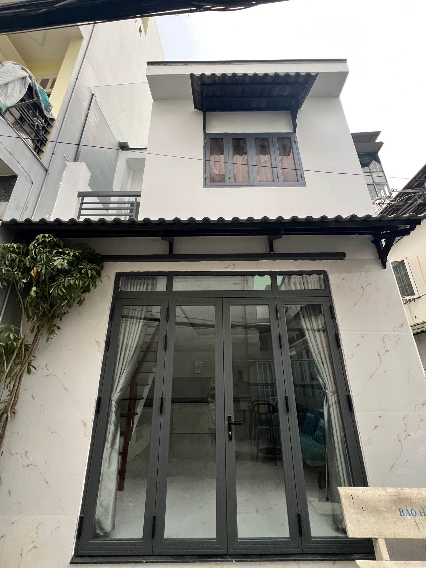 Nhà hẻm xe hơi Quận 9 giá tốt ngang chung cư, hiếm có khó tìm
