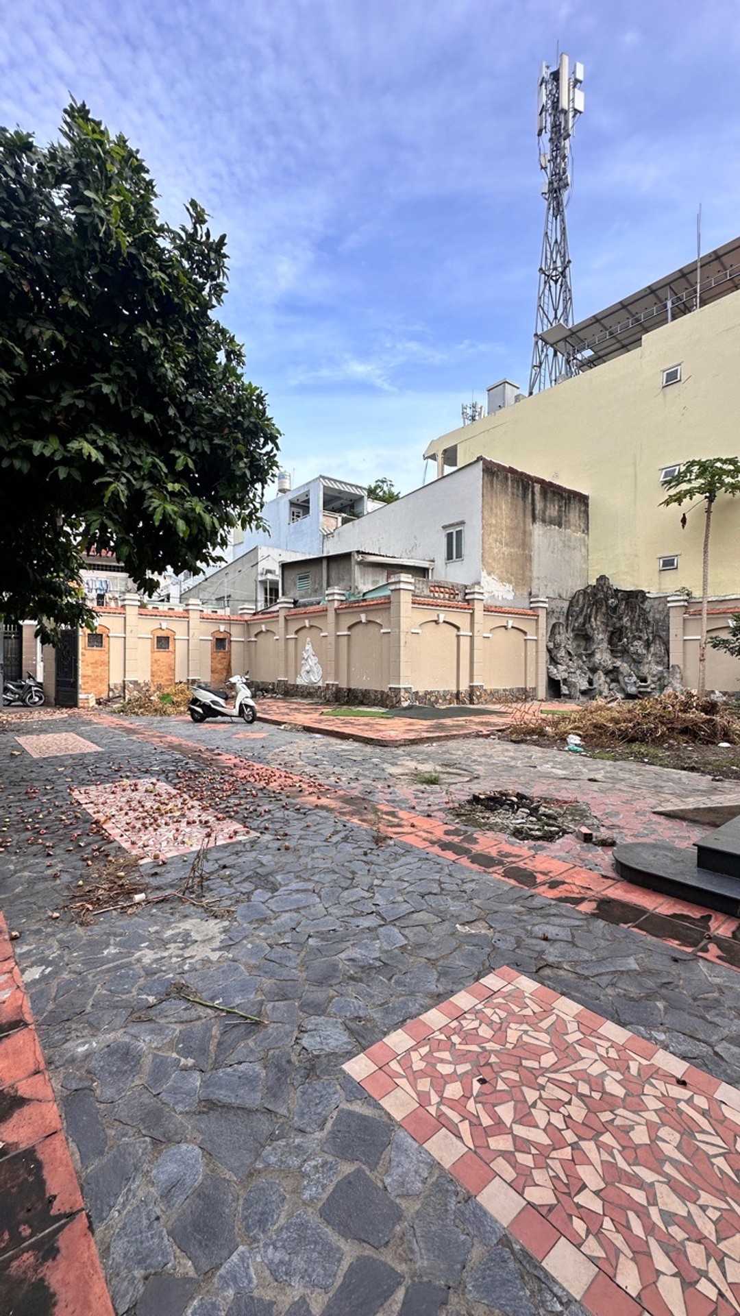 Biệt thự 2 tầng rộng 555m2 tại phường Thông Tây Hội, giá 52 tỷ đồng