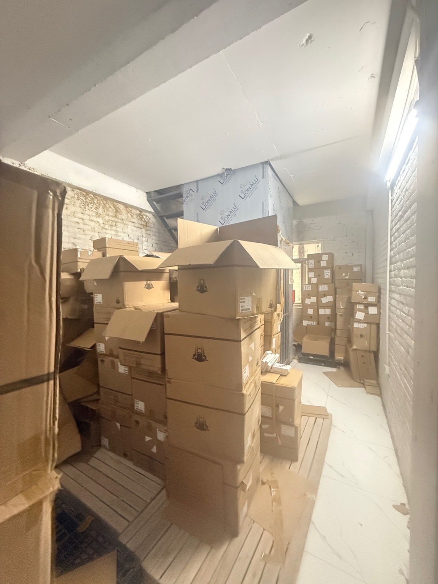 Biệt thự 5 tầng mặt tiền rộng, khu vực kinh doanh sầm uất tại Tam Trinh