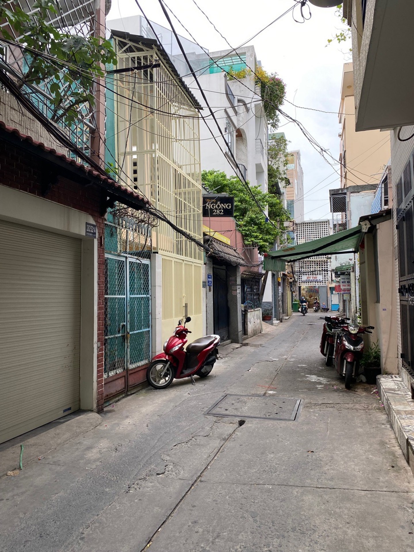 Bán nhà gần chợ Bà Chiểu - DT 35m2 hẻm thông xe hơi giá 4.x tỷ