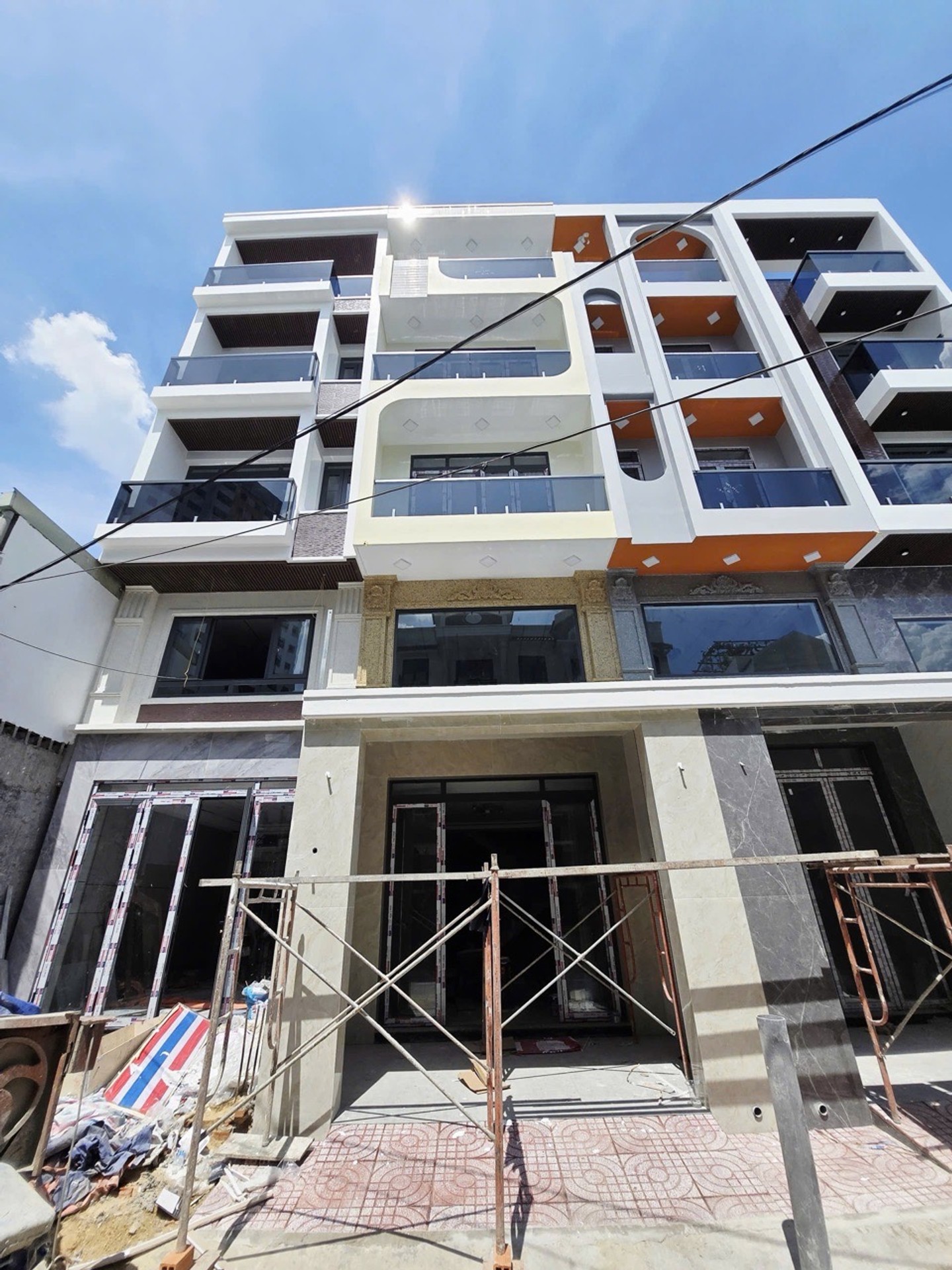 Bán nhà Lê Đình Cẩn 5 tầng, 68m2, giá 7.3 tỷ tại Bình Tân