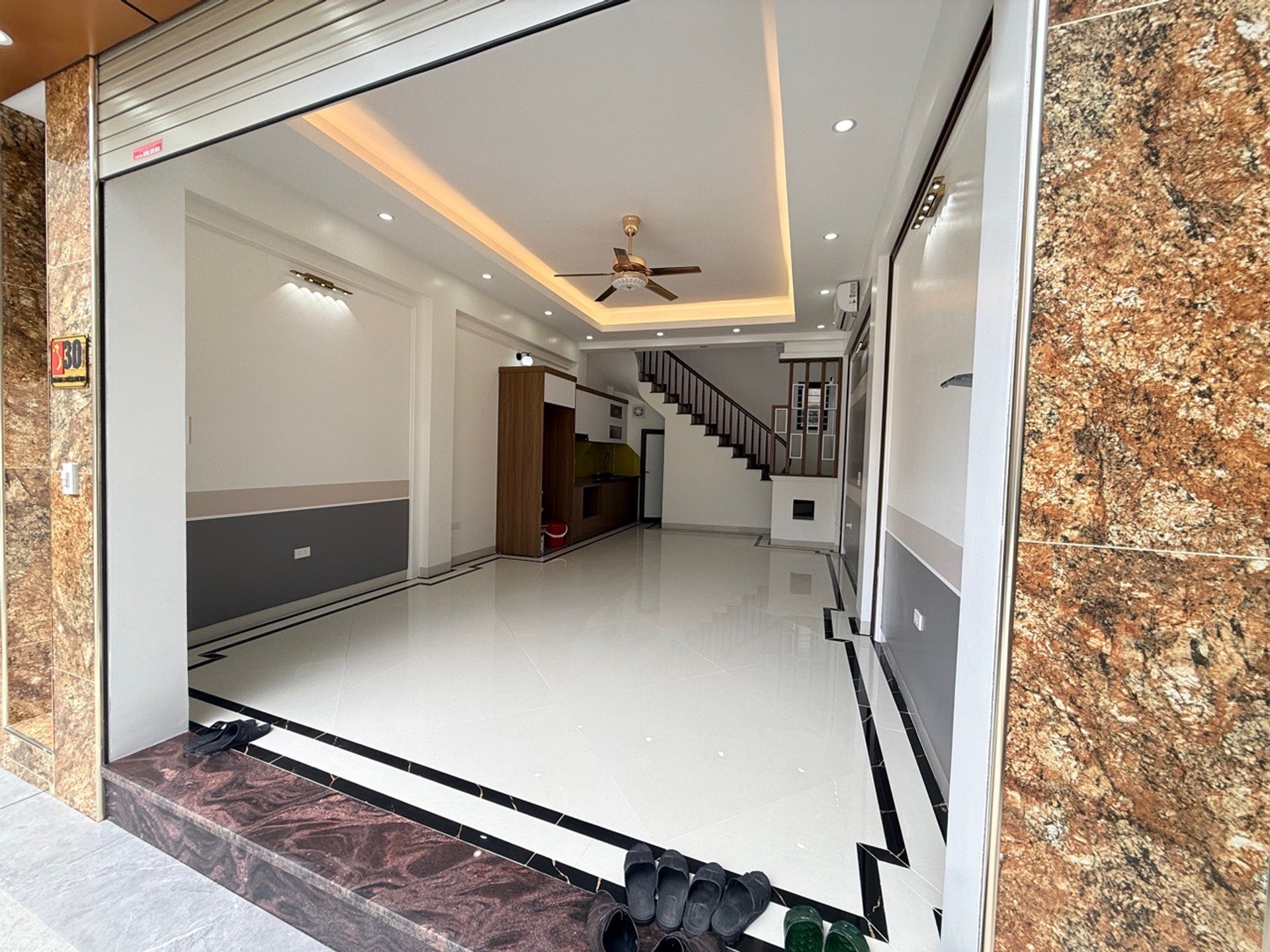 Nhà 5 tầng hiện đại, cách ô tô vài bước tại Tây Tựu- đi bộ ra đại học công nghiệp Khu B