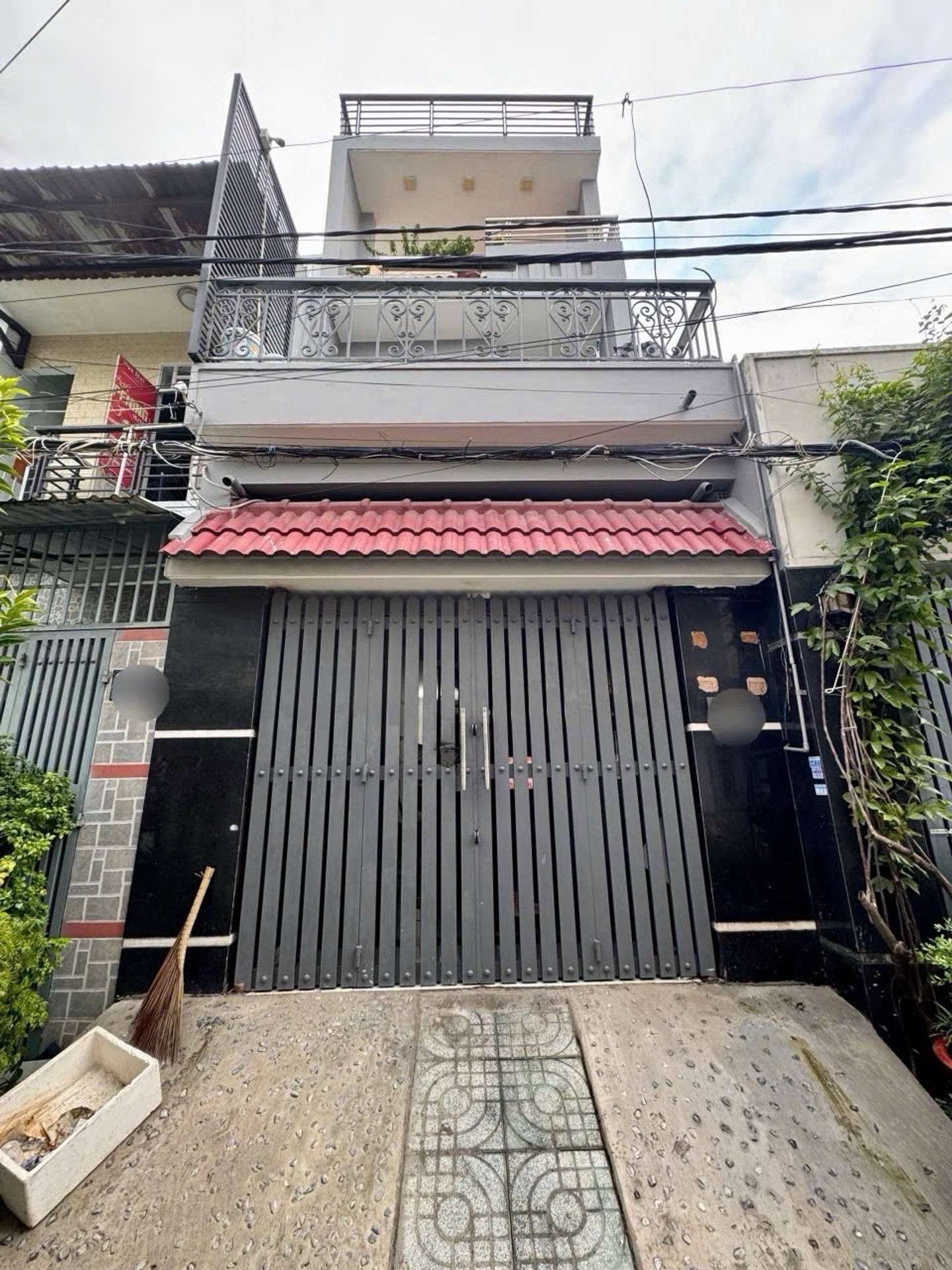 Nhà riêng 3 tầng thiết kế kiên cố tại khu vực trục chính Tân Thới Nhất