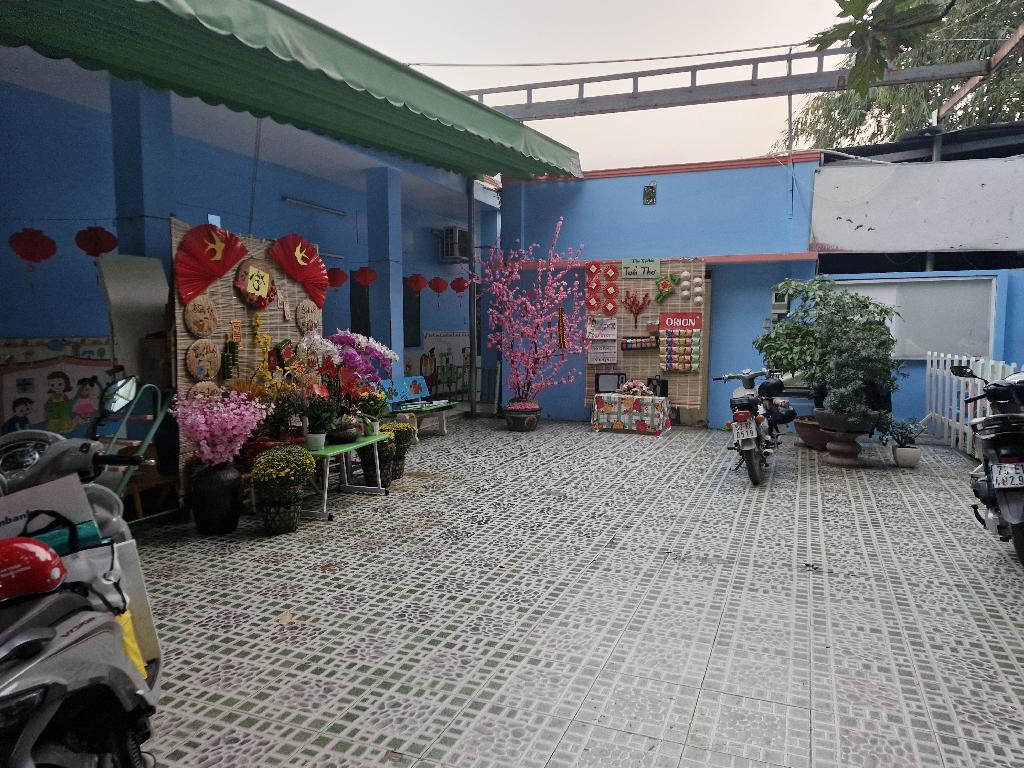 BÁN TRƯỜNG MẦM NON Linh Đông, TP. Thủ Đức-DT: 7,7m × 23,5m – 180m²- CHỈ : 11.5 tỷ TL
✅ Hẻm xe tải t