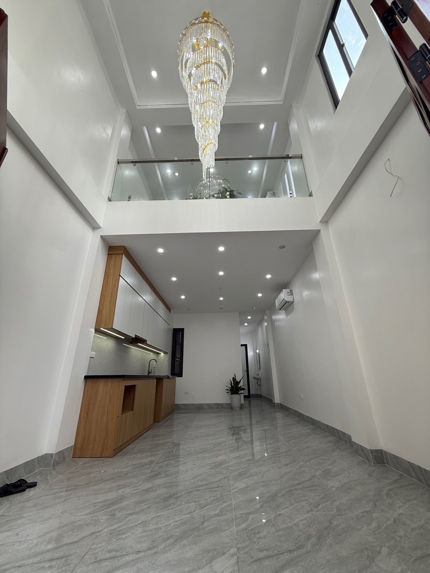 Nhà 6 tầng thang máy, lô góc, view sông tại phường Phúc Lợi