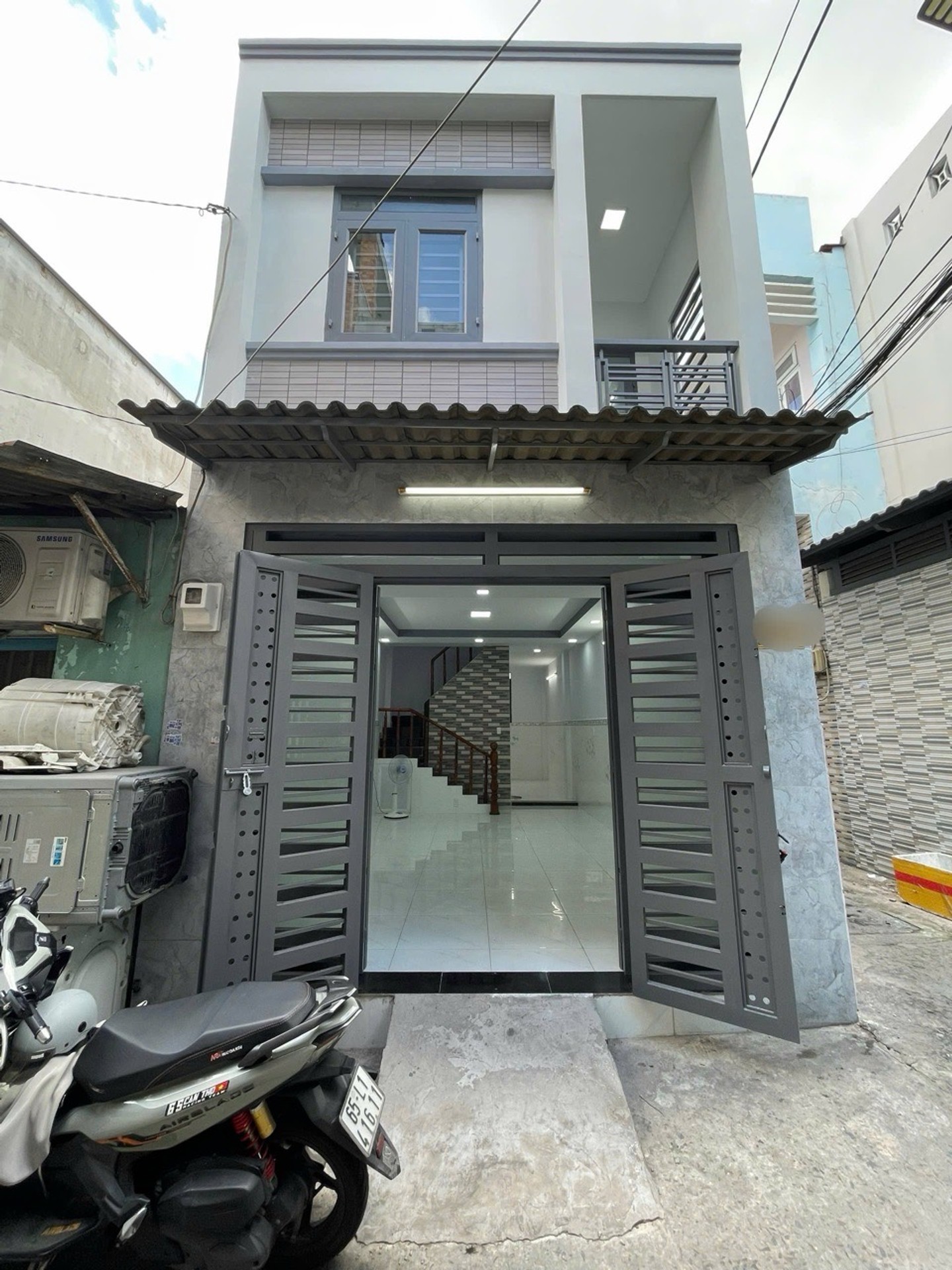 Nhà 2 tầng góc 3 mặt thoáng tại Hương Lộ 2 Bình Tân giá hấp dẫn
