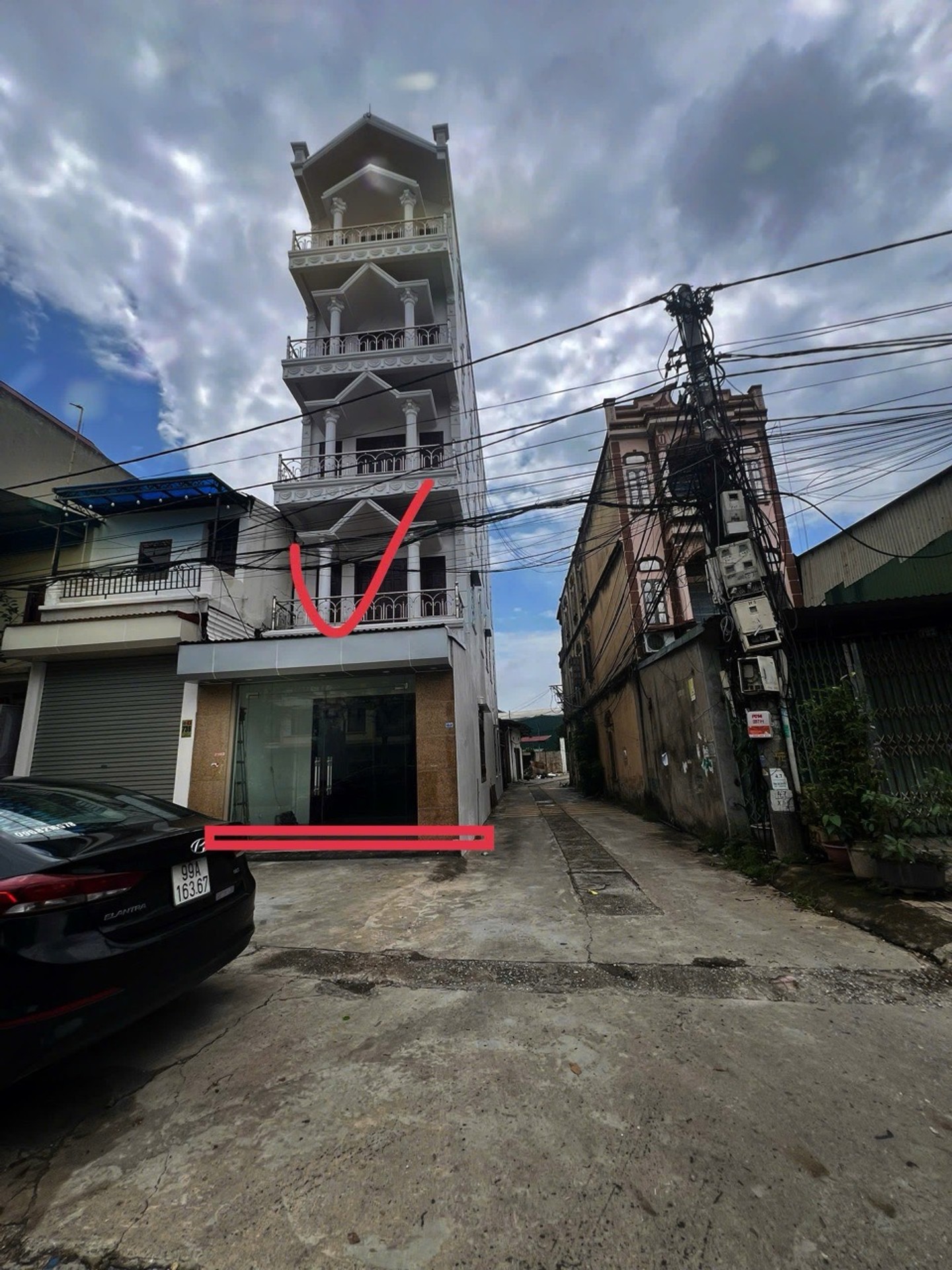 Cơ hội sở hữu nhà mặt phố lô góc giá tốt tại trung tâm thành phố