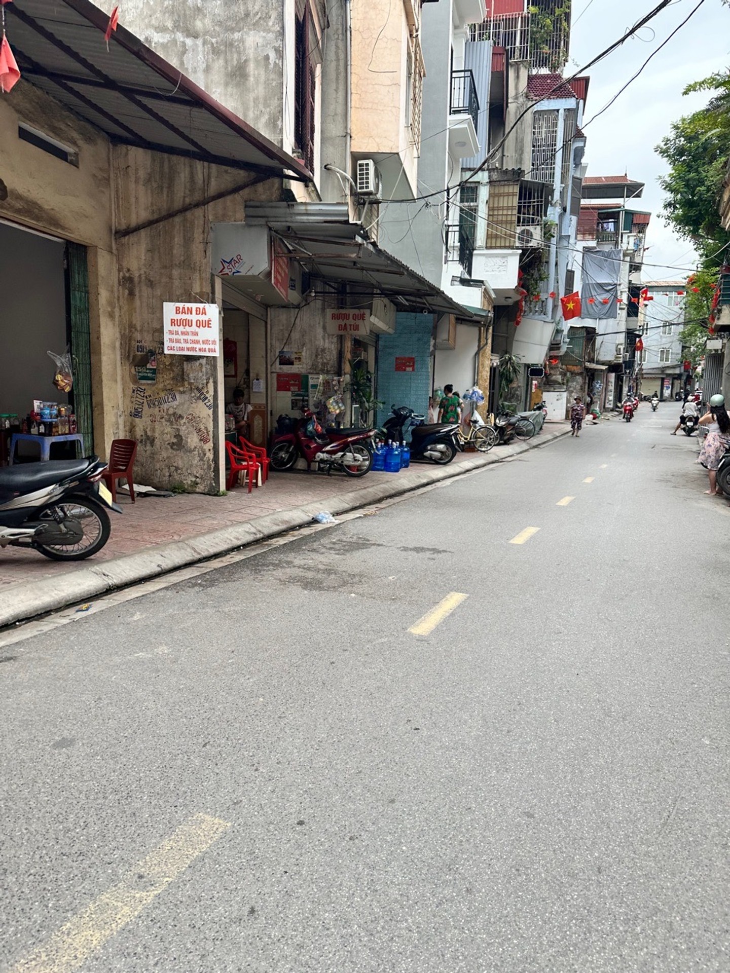 Nhà phân lô lô góc 7 tầng mặt tiền rộng tại Văn Chương, Đống Đa