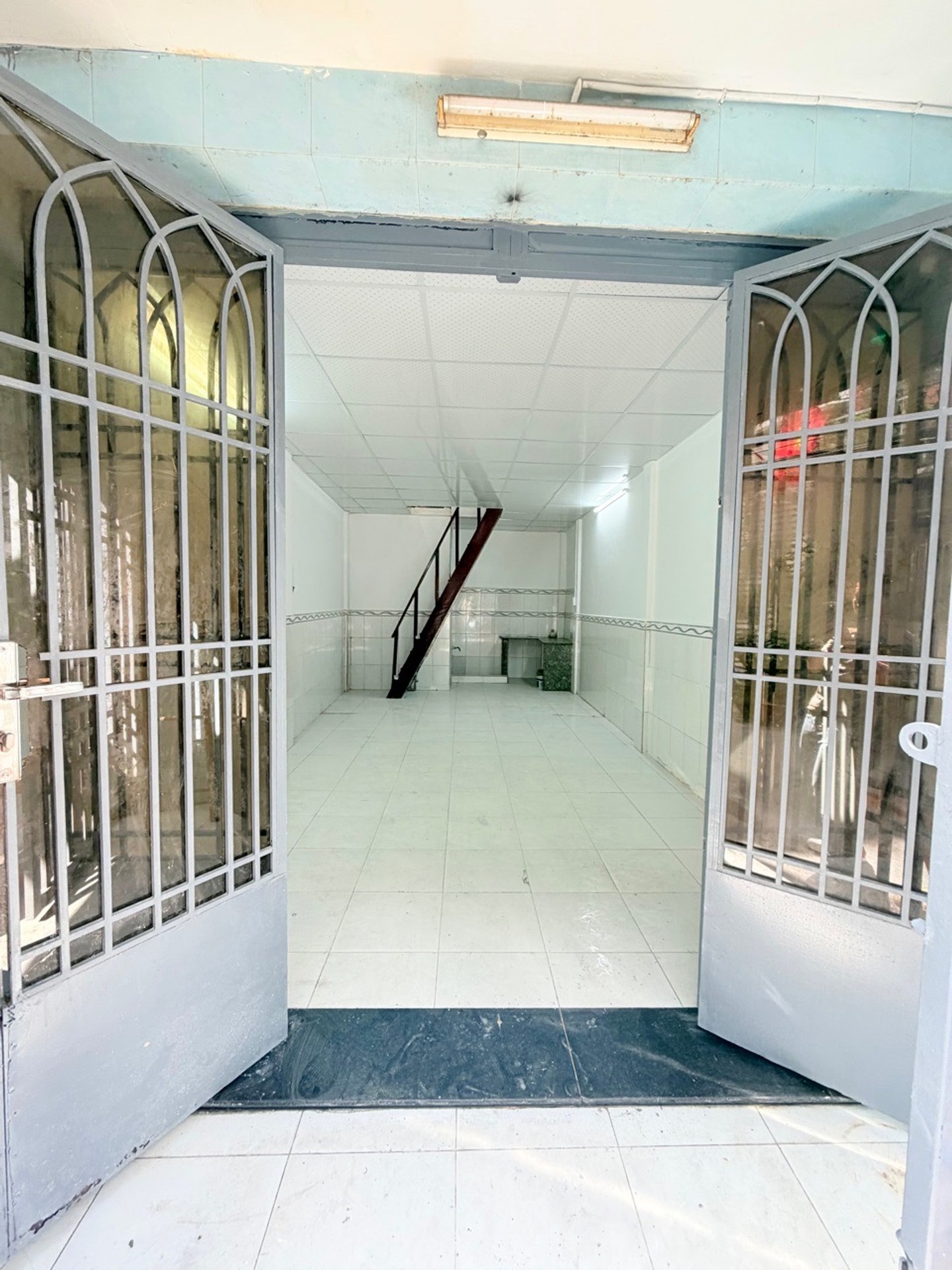 Nhà 2 tầng hẻm xe hơi tại Tân Bình, gần Quận 10, giá 4.68 tỷ