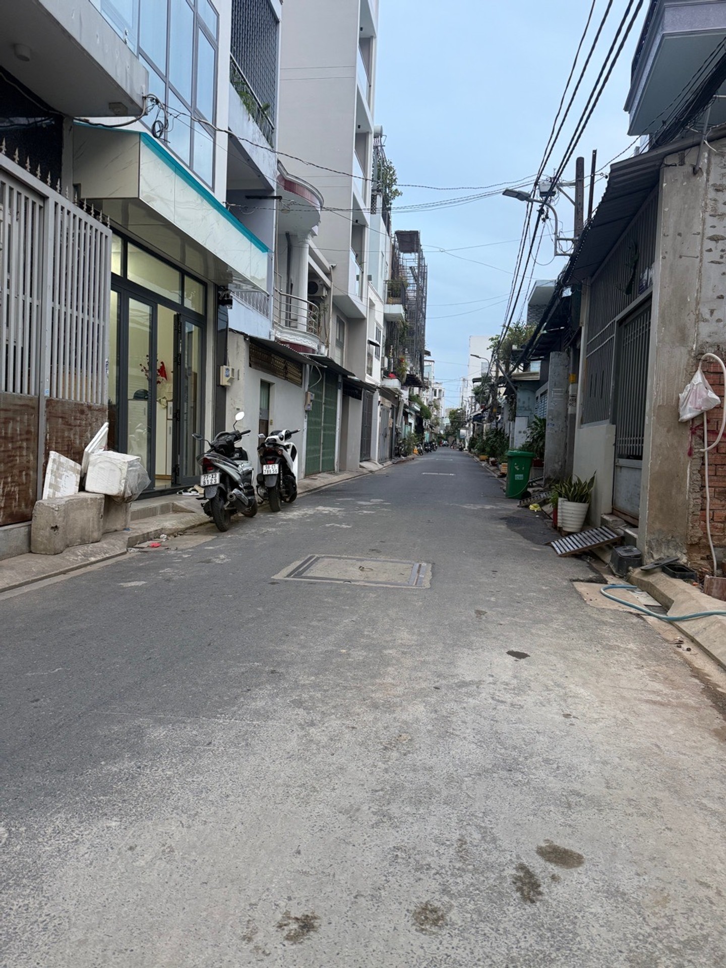 Bán nhà 2 tầng 3 phòng ngủ hẻm nhựa rộng tại quận Tân Phú