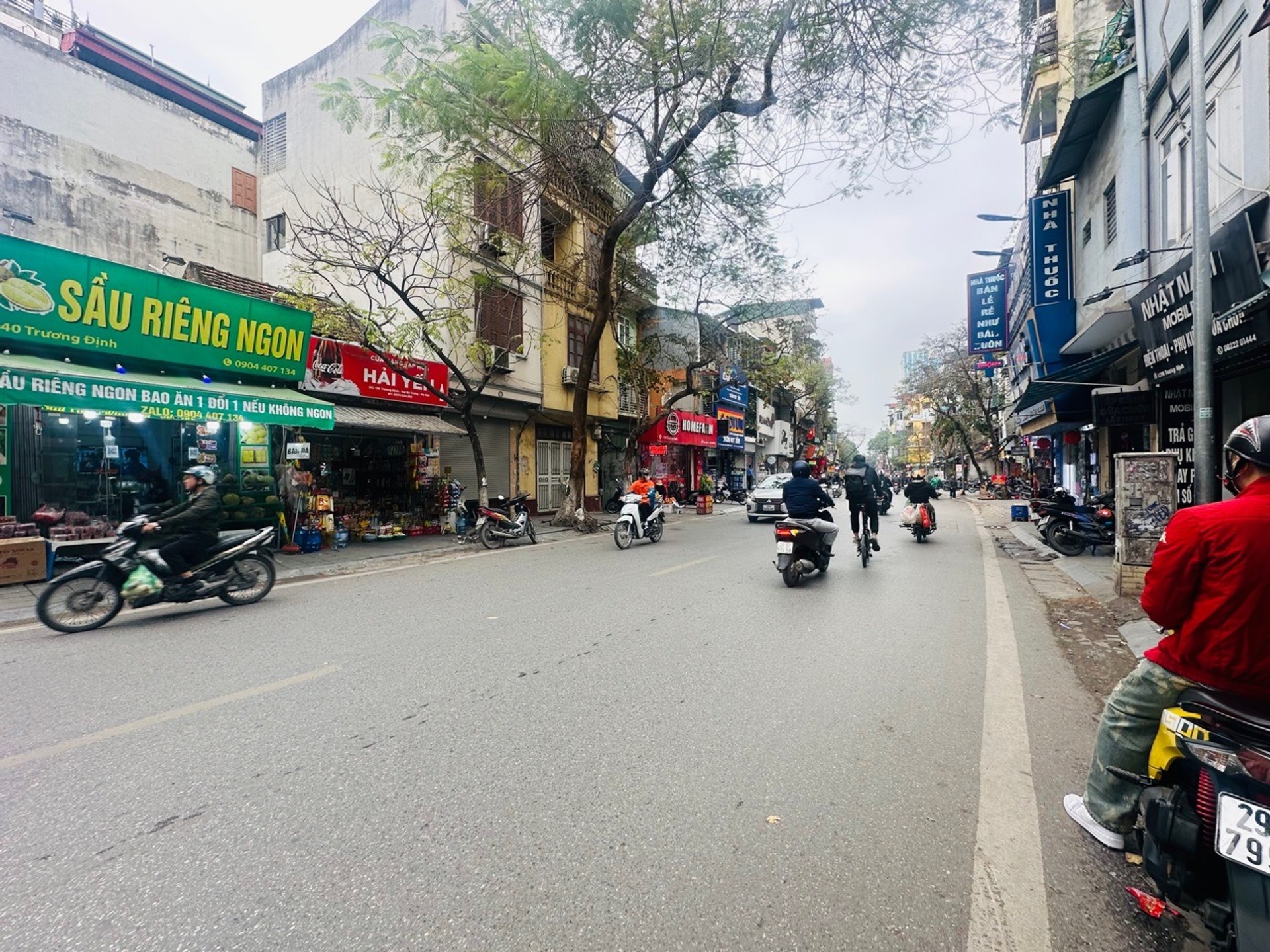 Bán nhà mặt phố 370m2, mặt tiền 8.4m, Vỉa Hè , vị trí kinh doanh trung tâm