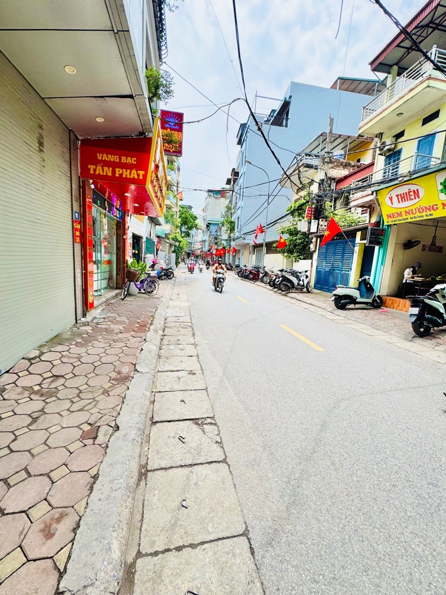 Nhà Mặt Phố Ô Tô Tránh Quận Hai Bà Trưng - Vỉa Hè Rộng Kinh Doanh Tốt