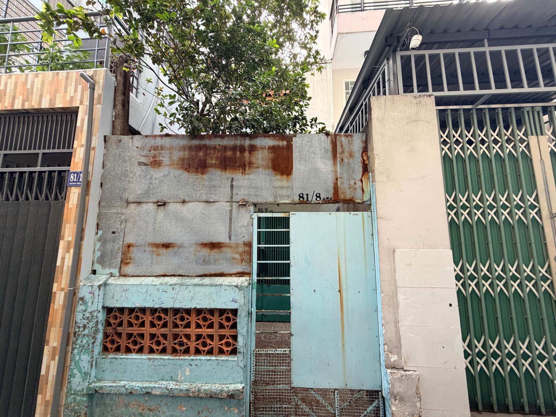 Bán nhà 2 mặt hẻm, 54m2, gần đường Huỳnh Mẫn Đạt, P.19, BT. Giáp Q1, khu vực hiếm nhà bán