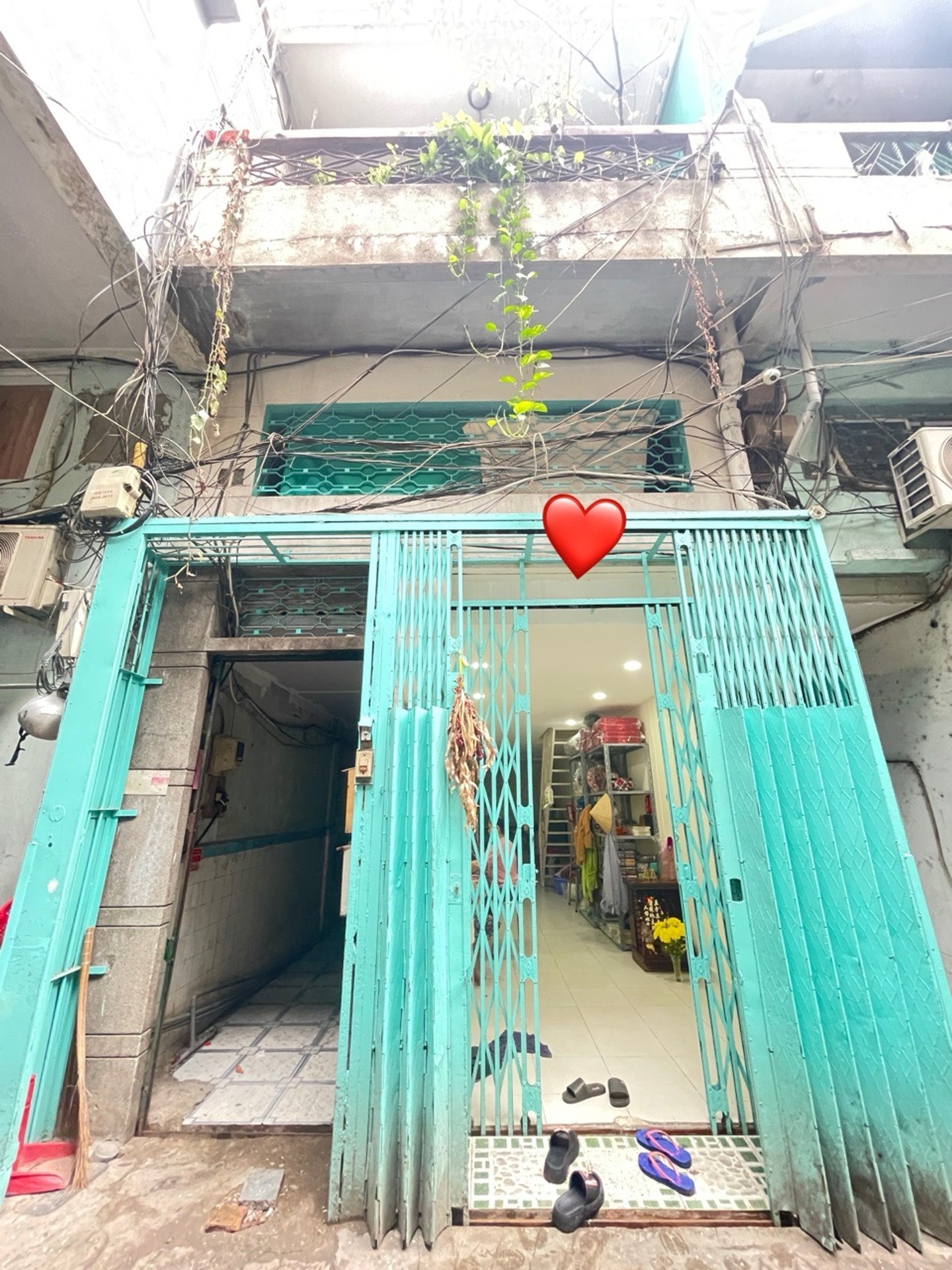 Bán căn hộ tầng trệt 2 tầng tại Quận 5, 80m2, 4 phòng ngủ, sổ hồng riêng