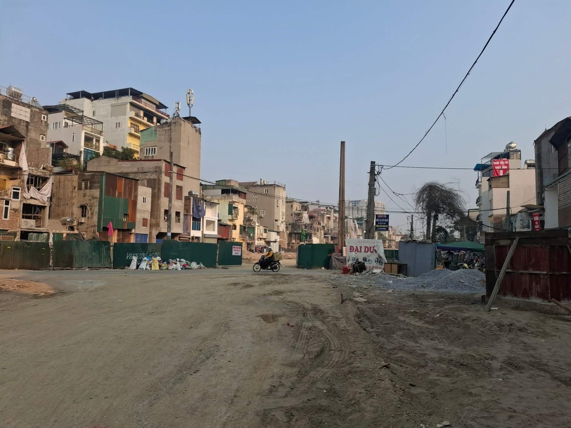 PHÂN LÔ HOÀNG CẦU - Ô TÔ TRÁNH - GARA Ô TÔ -TIỆN ÍCH BẠT NGÀN .