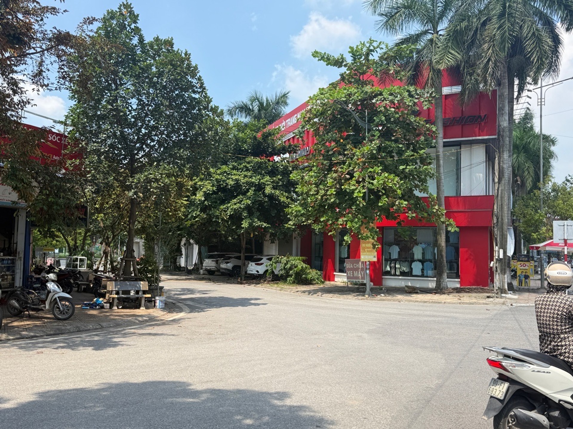 Bán nhà mặt phố
