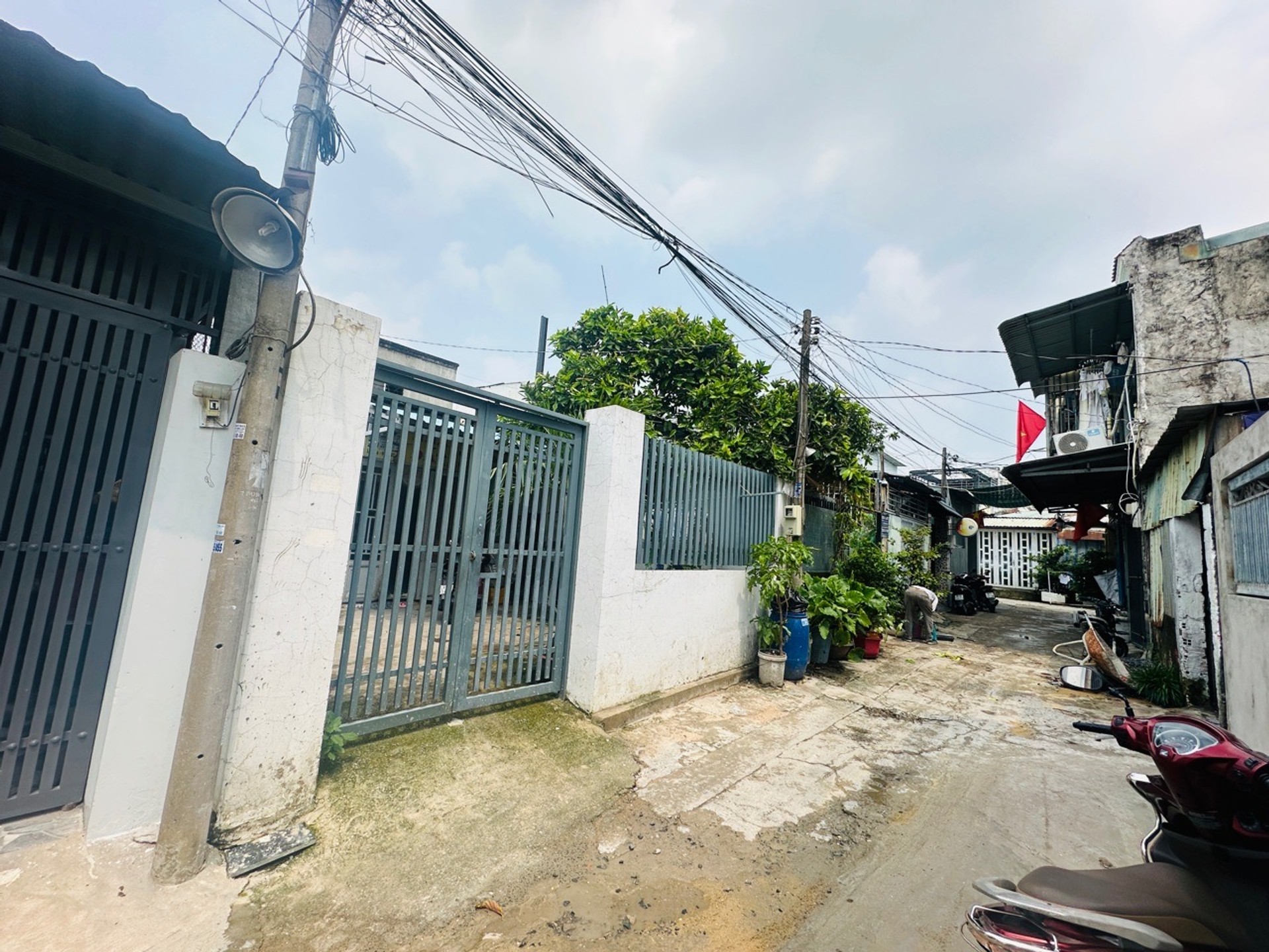HUỲNH THỊ NA – NGANG HIẾM 6M – 115M² FULL THỔ – Ô TÔ QUAY ĐẦU – HÓC MÔN