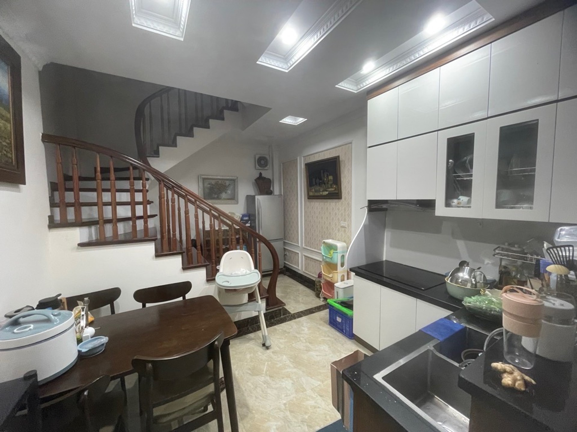 Nhà 5 tầng 3 phòng ngủ gần hồ tại Sa Đông, tặng nội thất