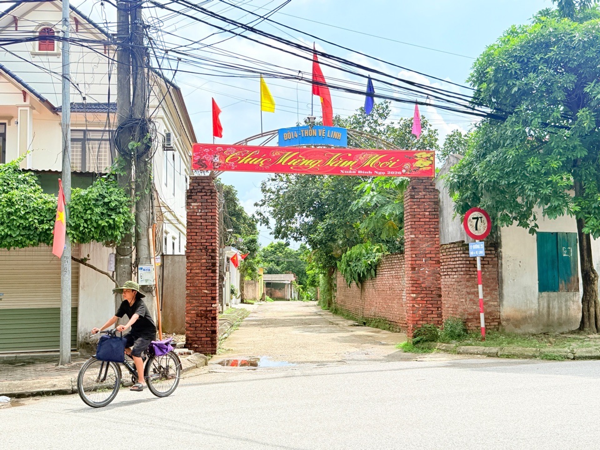 Bán đất Vệ Linh - Sóc Sơn - Lô góc - Mặt Ngõ - Ô Tô Tránh - Gần Sân Gold - Đền Sóc