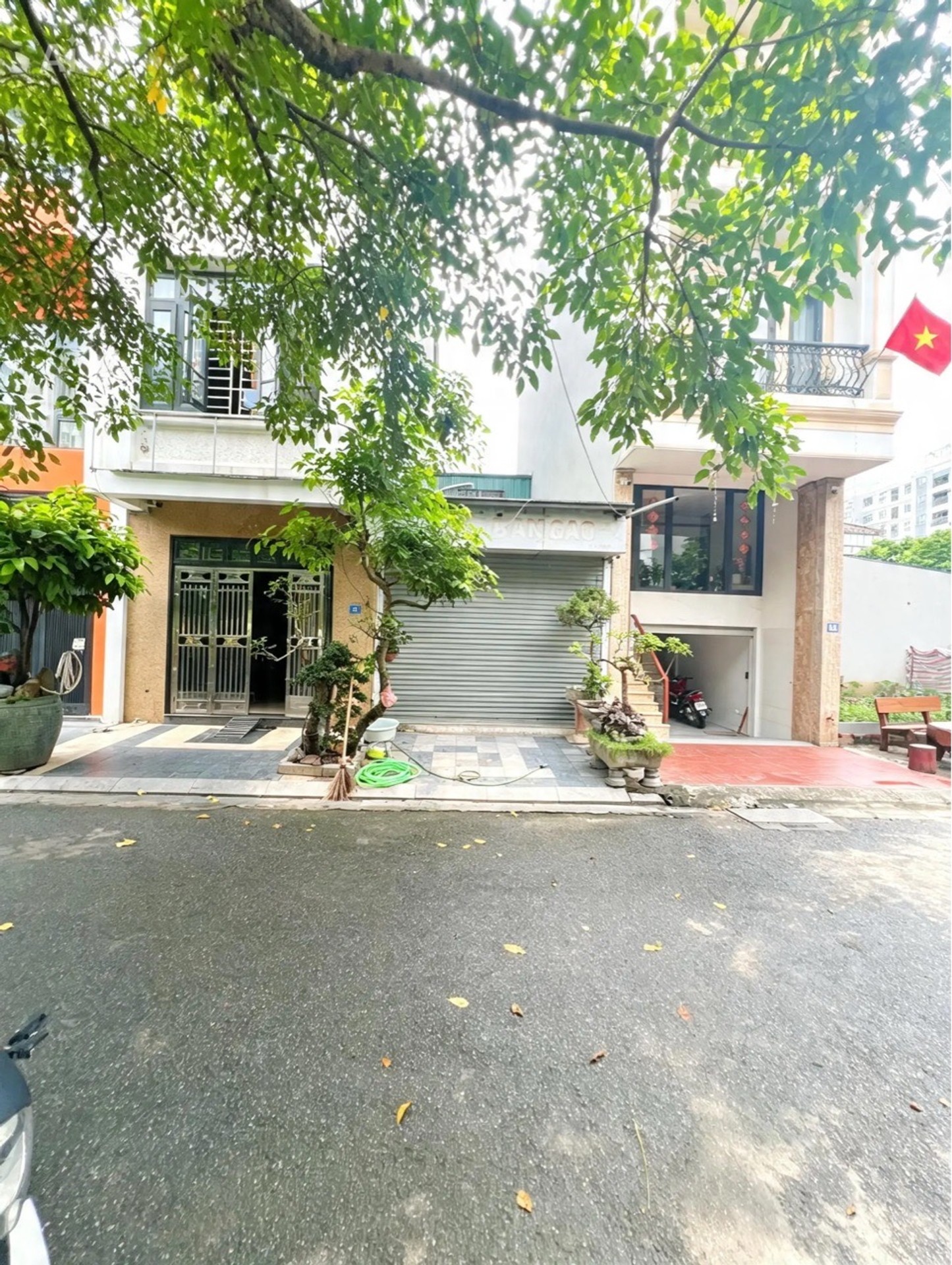 Nhà cấp 4 60m2 tại khu tái định cư Việt Hưng, view vườn hoa