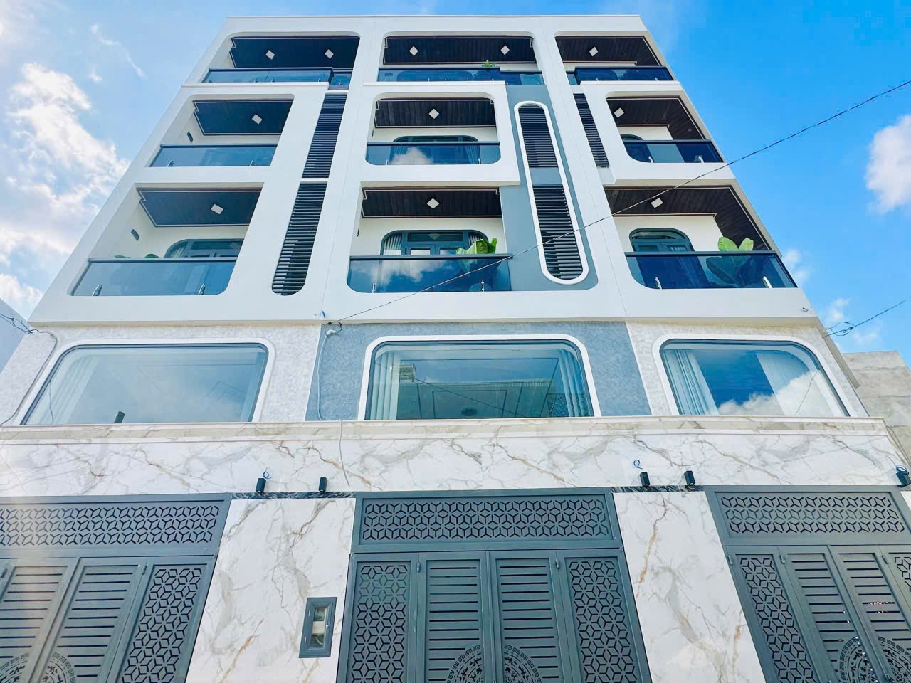 Cơ Hội Sở Hữu Nhà Riêng 5 Tầng Đẹp Mê Ly Hương Lộ 2 Bình Tân, gần khu Tên lửa Giá Chỉ 7,1 Tỷ