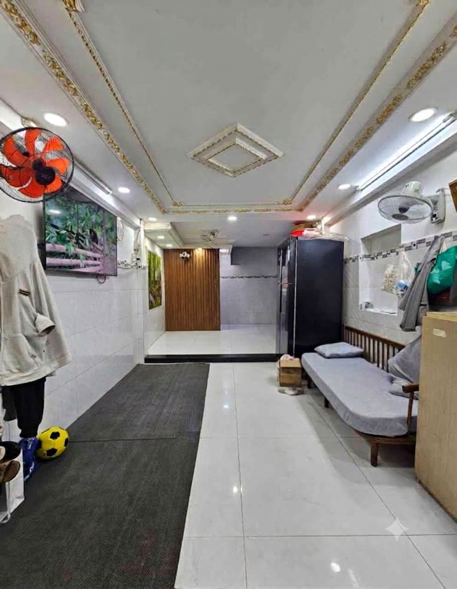 NHÀ 3 TẦNG – GẦN LẠC LONG QUÂN - DTS 74M2 - NỞ HẬU