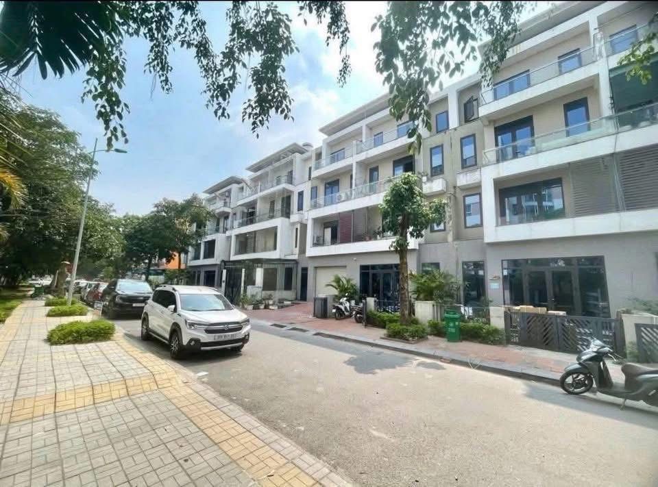 Biệt thự liền kề - Đậng Xá - Gia Lâm - DT 200m - view vườn hoa