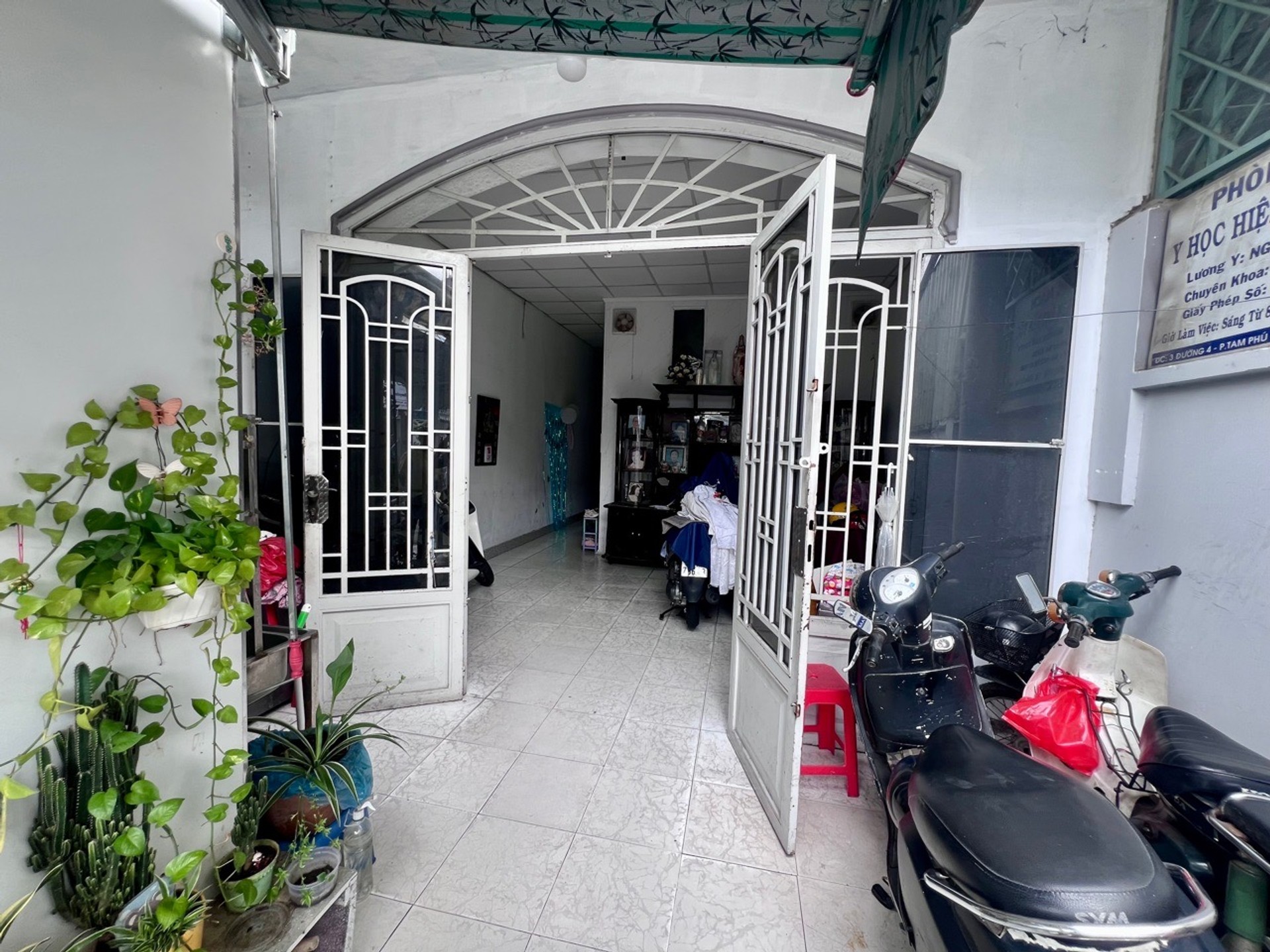 Nhà phố 1 tầng mặt tiền rộng gần 5m tại phường Tam Phú Cũ
