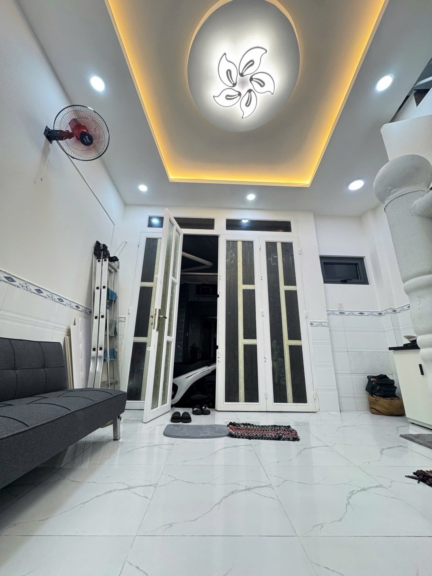 Nhà 2 tầng hướng Tây tại phường Bình Trị Đông, Bình Tân với diện tích nhỏ gọn