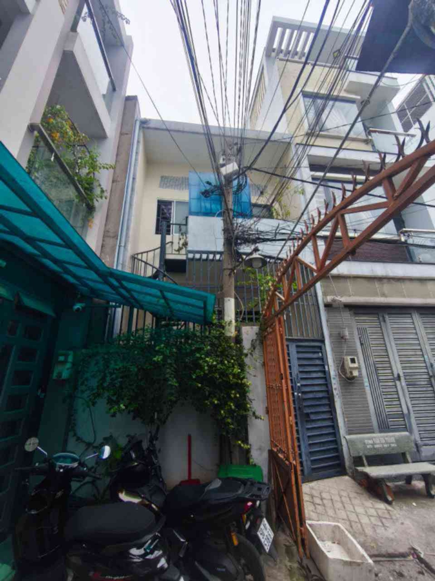 Nhà 2 tầng mới sửa, hẻm xe tải, sổ riêng tại phường Cầu Xéo